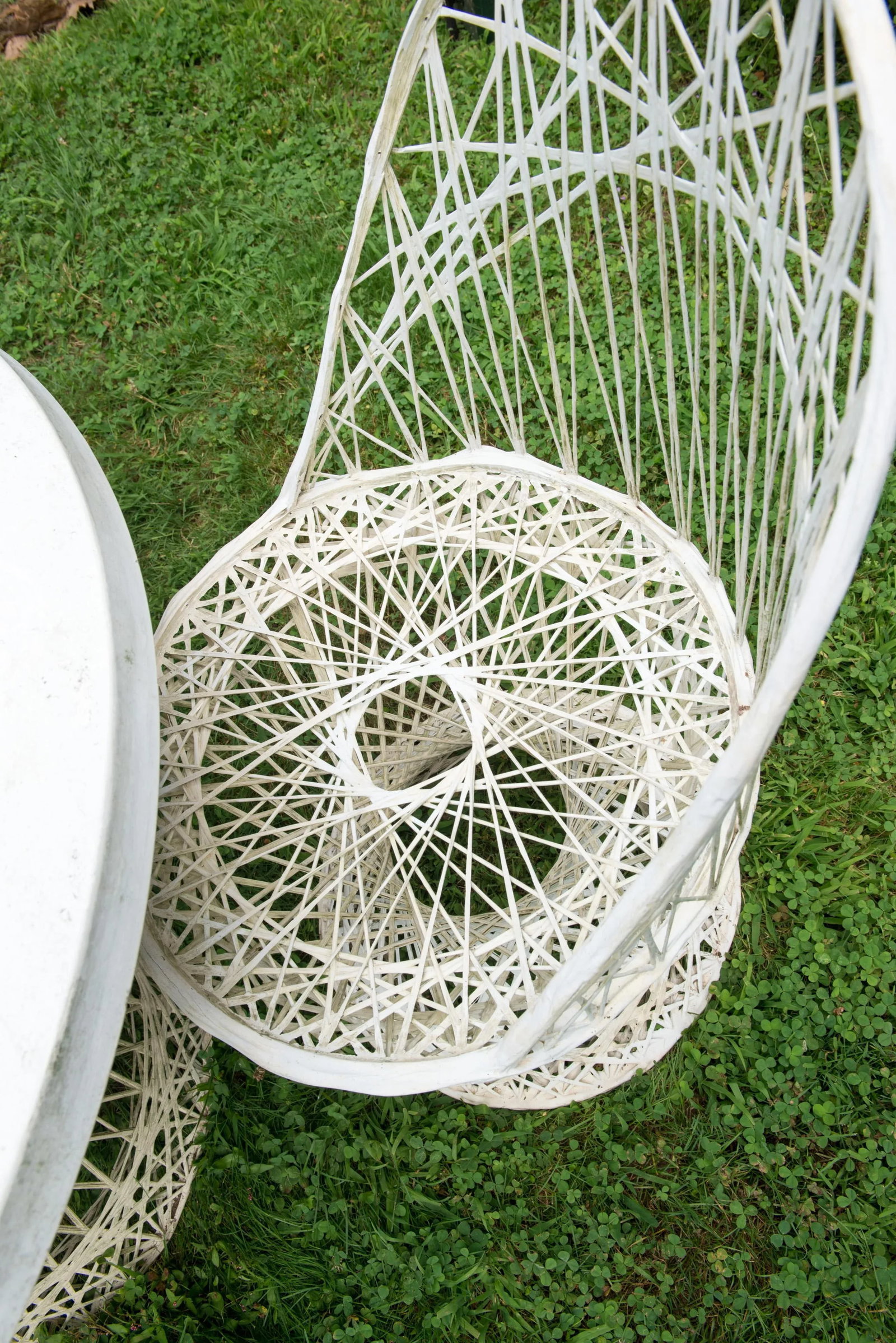 1960s Russell Woodard Four Chairs & Round Table of Spun Fiberglass - Set of 5 - 9