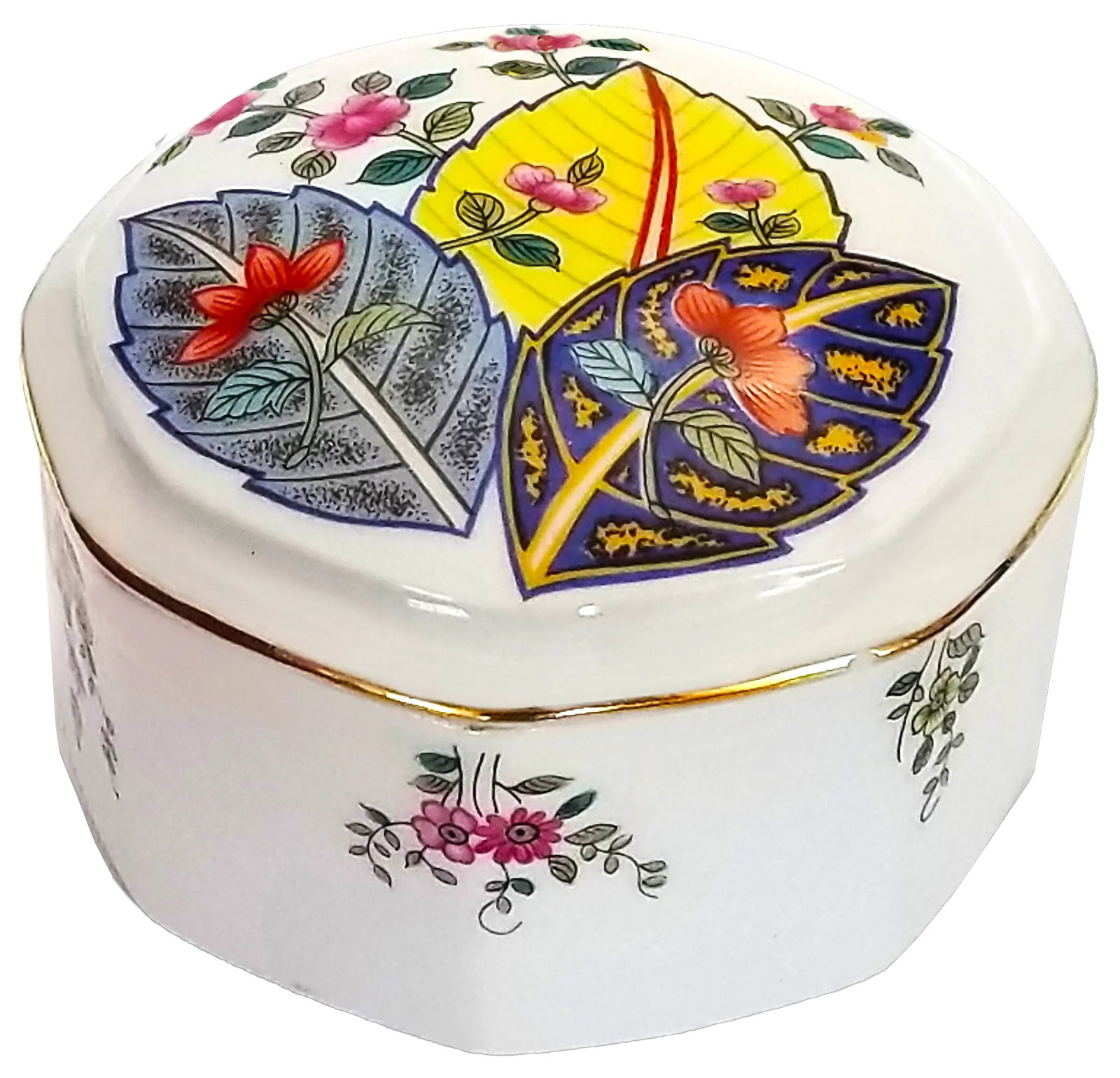 1977 Seymour Mann Chinese Porcelain Tobacco Leaf Trinket Box, Signed and Labelled: Offering a vintage Chinese porcelain tobacco leaf trinket box, signed and labeled. This box is made by Mann Fine China, genus nicotania, 1977......the oval foil label is worn off. This lovely octagona