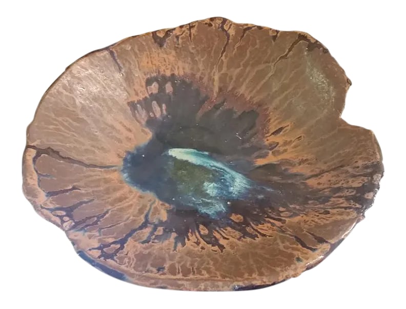 Artisan Live Edge Stoneware Pottery Bowl: Here's an exceptional stoneware artisan bowl that emulates live edge wood. The colors are rich and alluring. No chips or cracks. Edges covered with glaze. No discernible maker marks. Condition: Altera