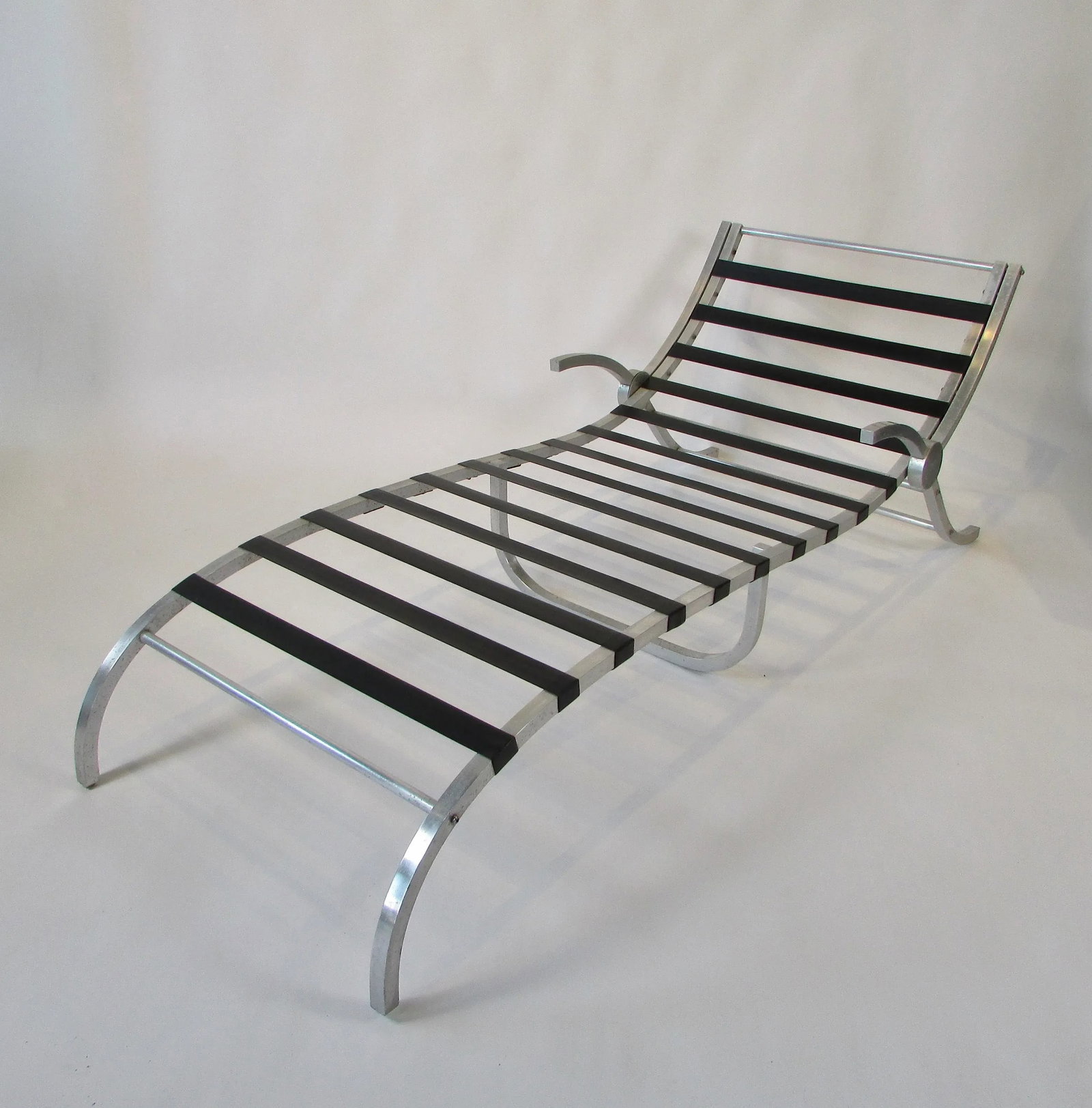 1960s Aluminum Framed Webbed Chaise Lounge - 10