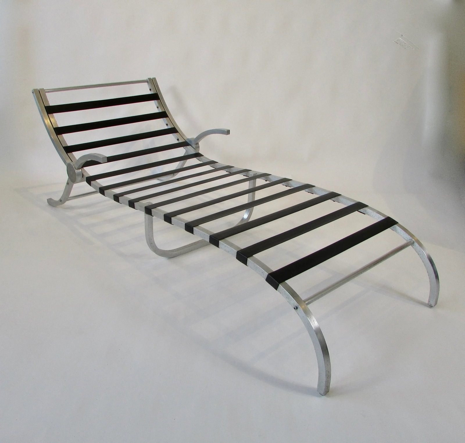 1960s Aluminum Framed Webbed Chaise Lounge - 2