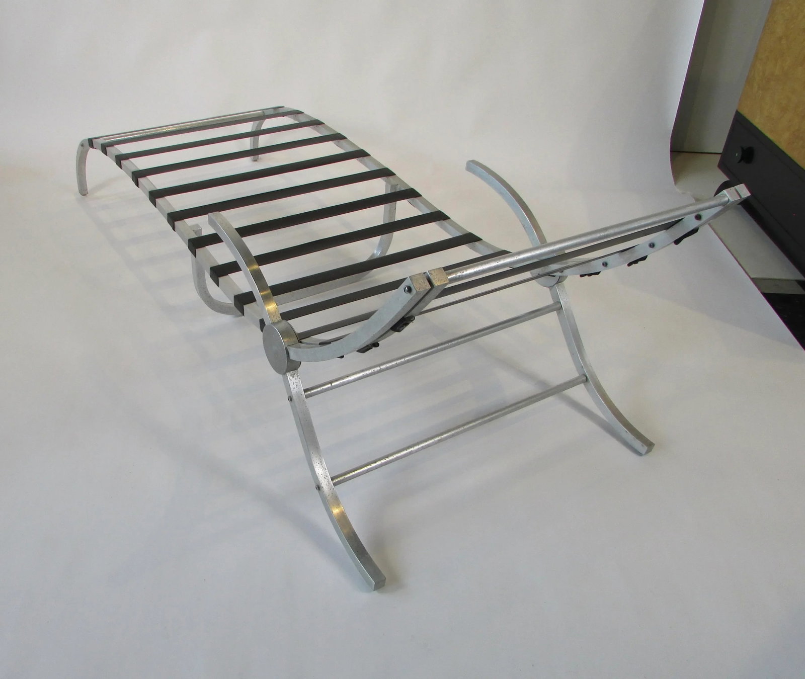 1960s Aluminum Framed Webbed Chaise Lounge - 4
