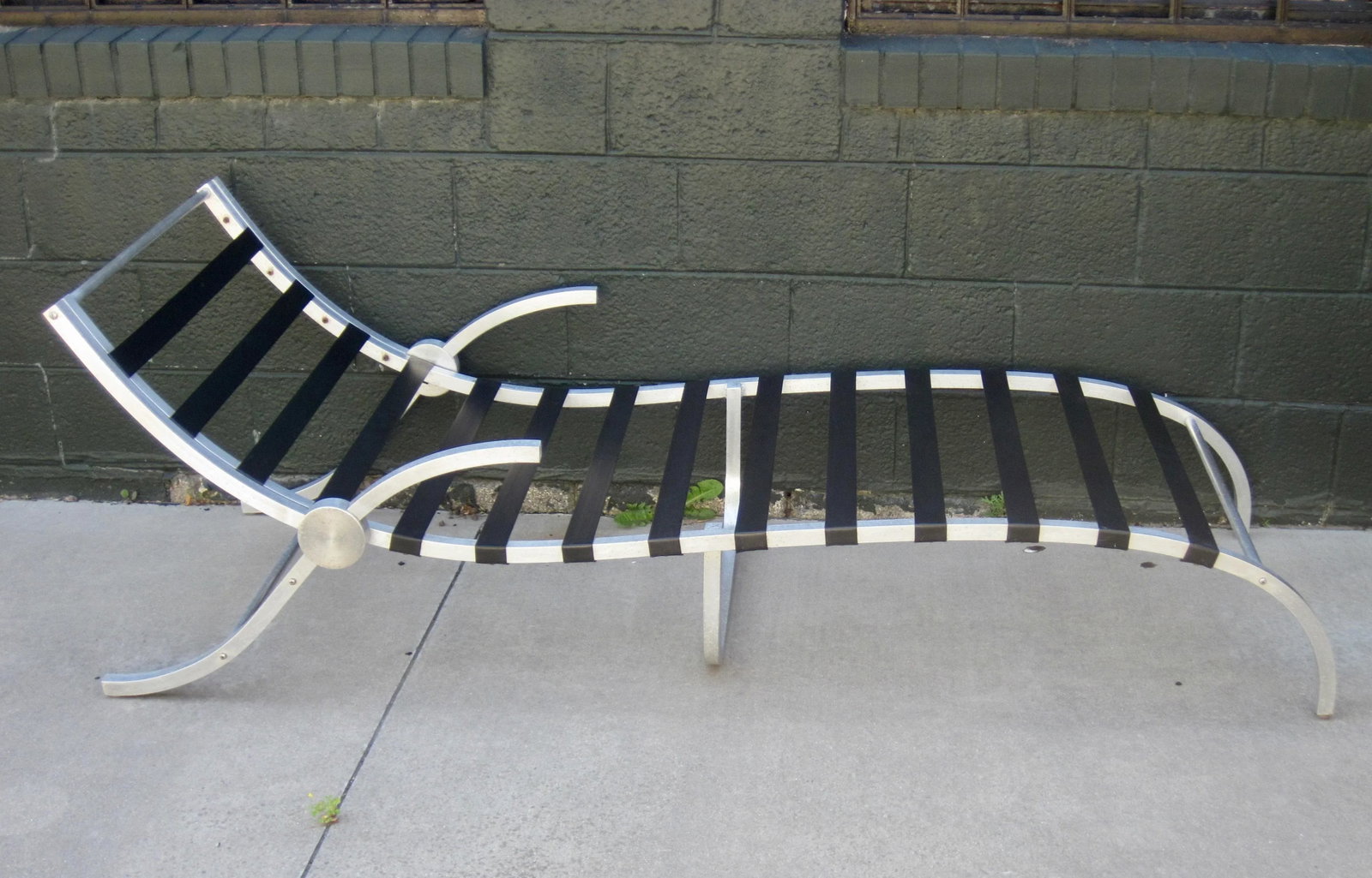 1960s Aluminum Framed Webbed Chaise Lounge - 5