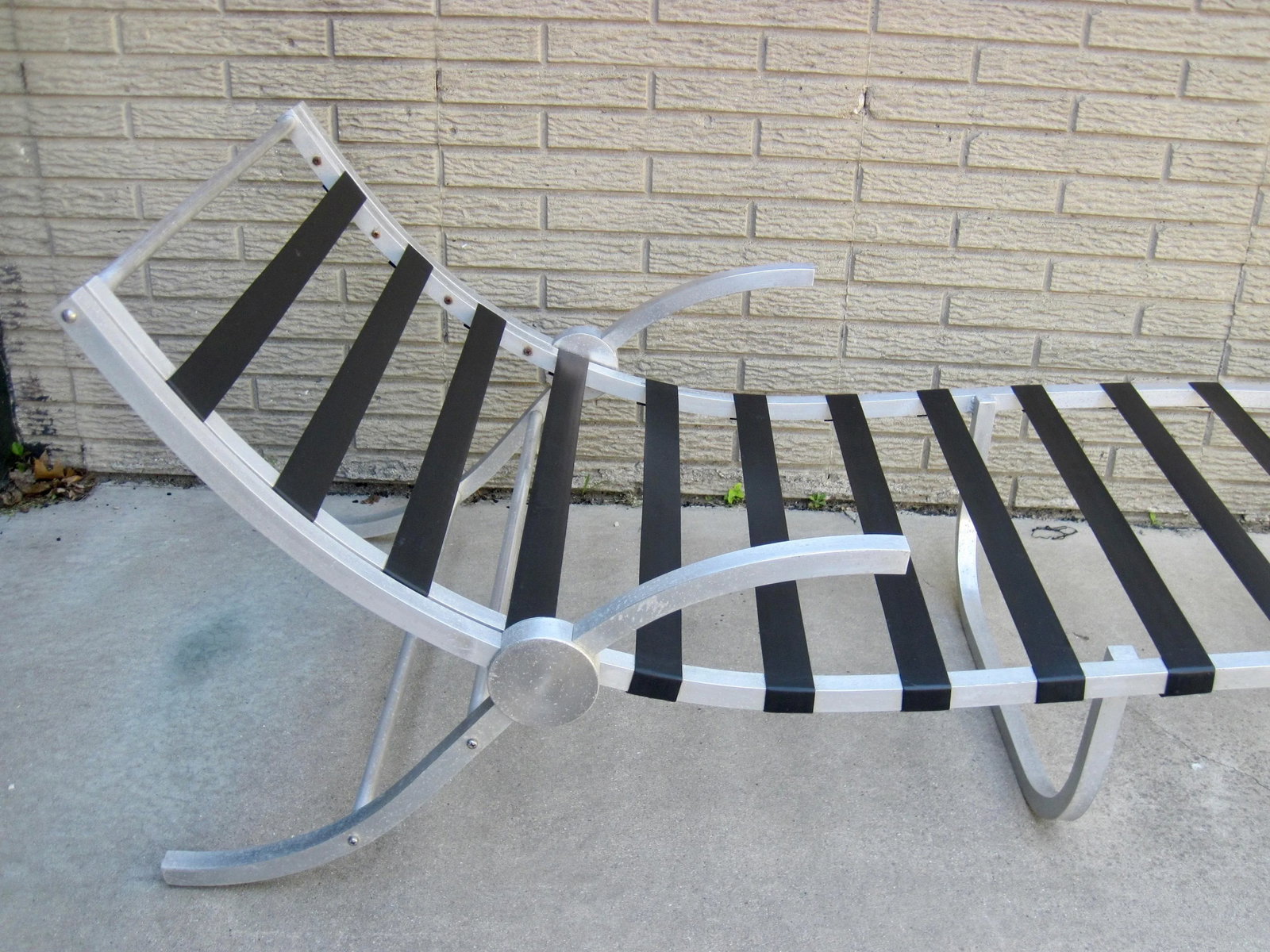 1960s Aluminum Framed Webbed Chaise Lounge - 7