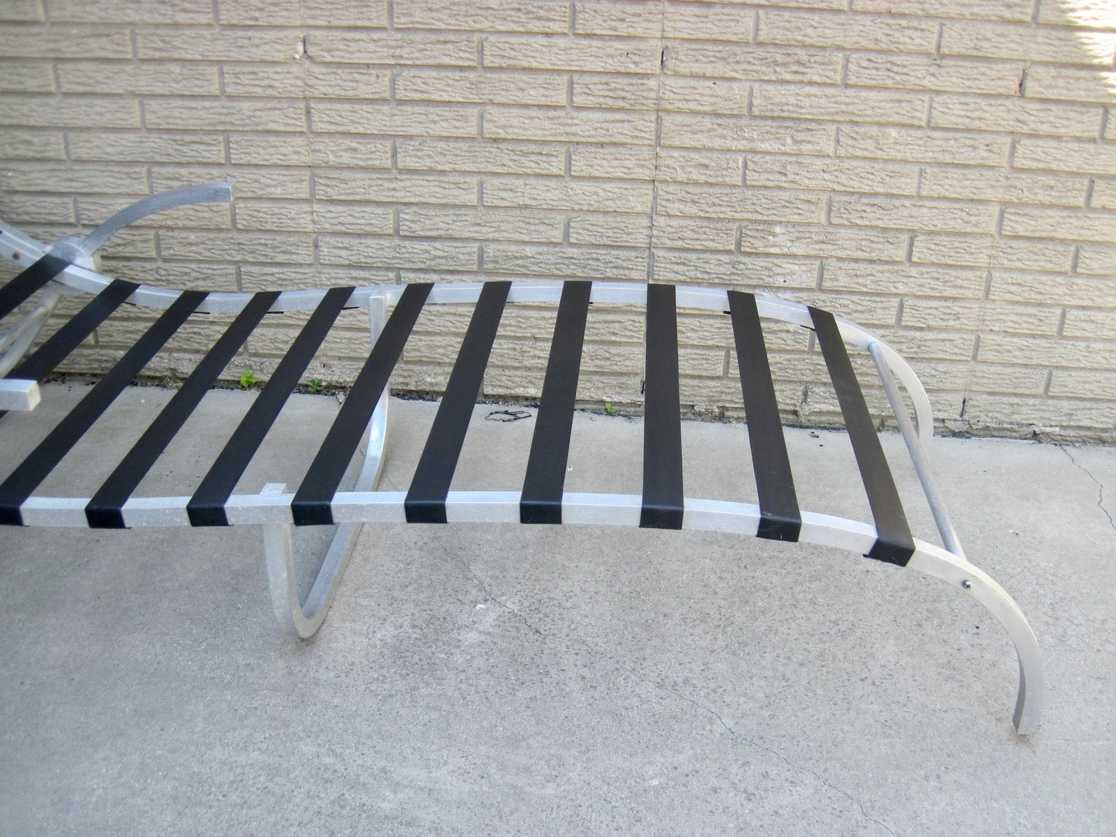 1960s Aluminum Framed Webbed Chaise Lounge - 8