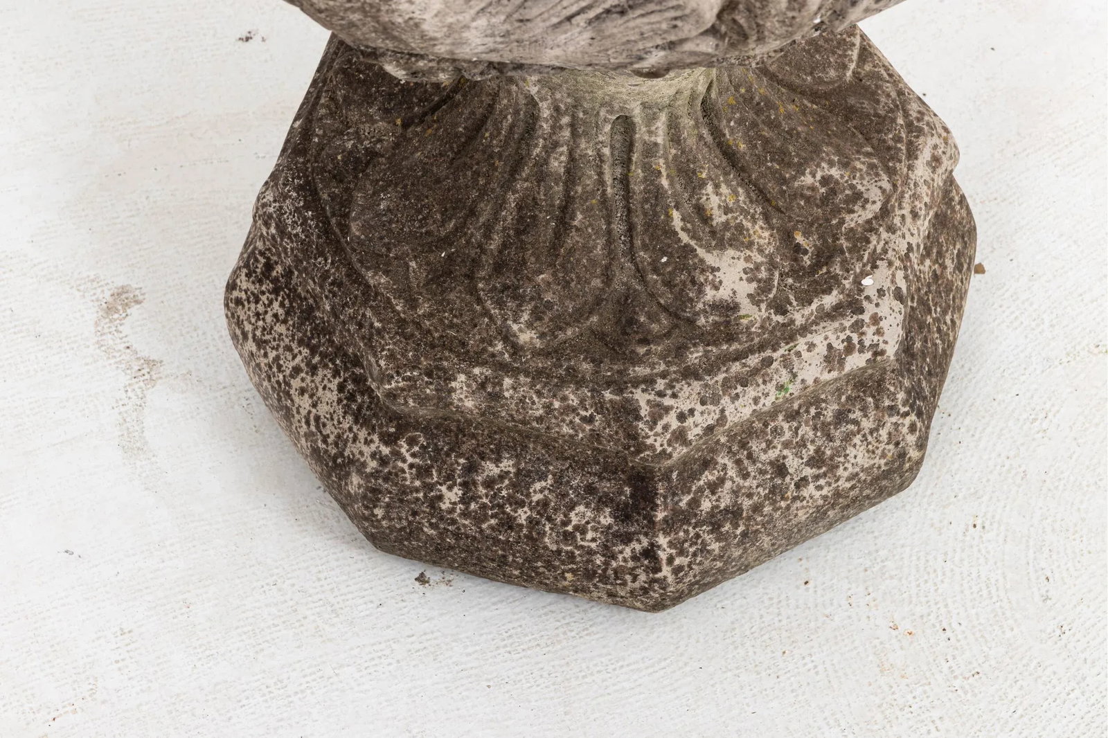 Acanthus Concrete Leaf Planter - 8