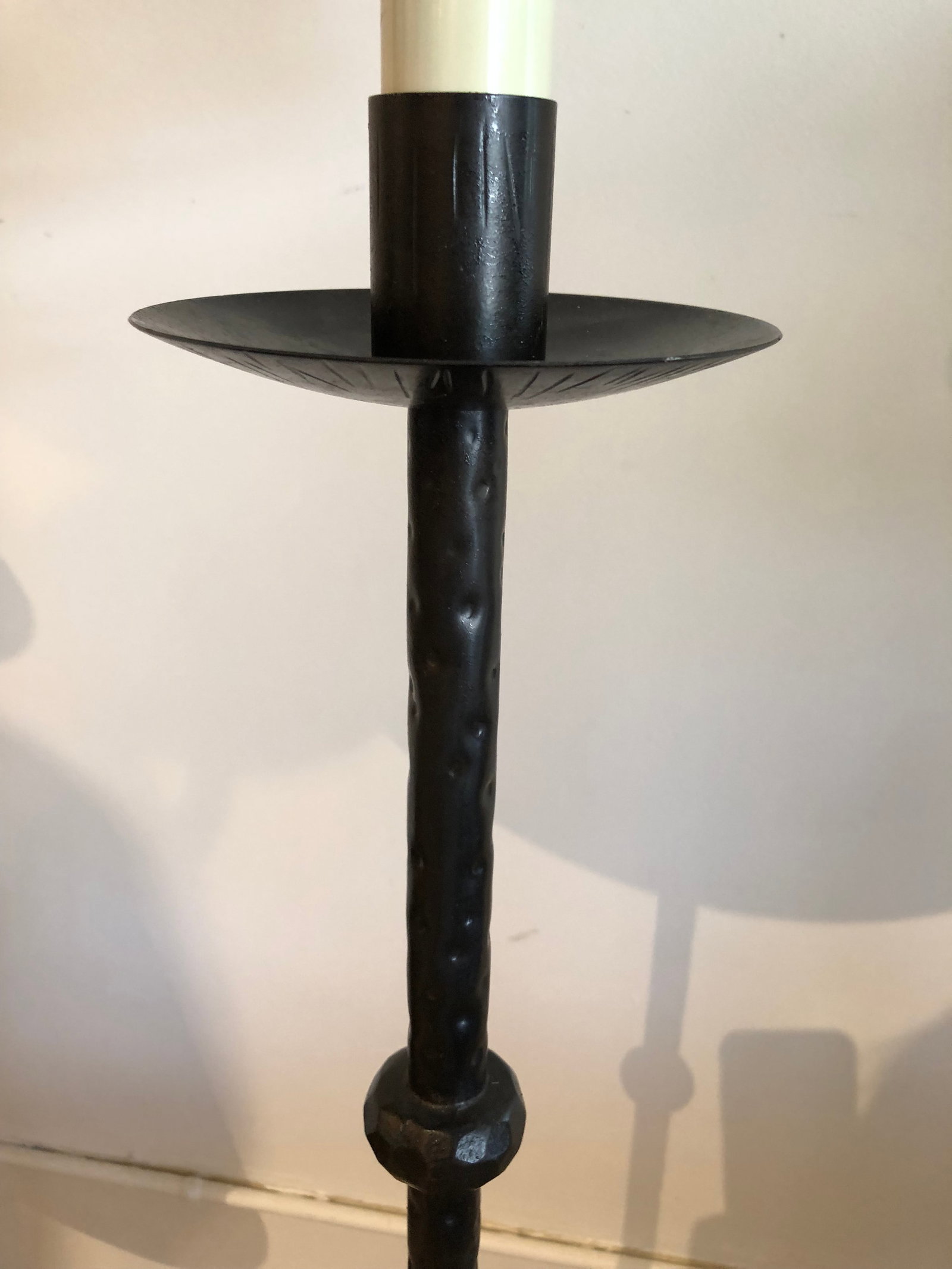1980s Hammered Forged Iron Floor Lamp With Lamp Shade - 3
