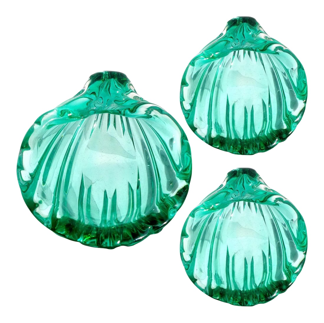Vintage Murano Seguso Vetri d'Arte Sommerso Green Italian Art Glass Sculptural Seashell Dish, Salts: Beautiful vintage set of three Murano hand blown Sommerso green Italian art glass sculptural seashell dishes / master salt set. Attributed to the Seguso Vetri d'Arte company. Can be used as display pi