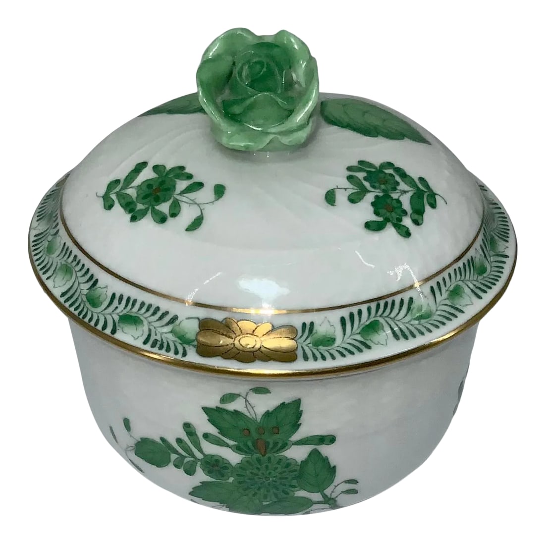 Herend Hungary Chinese Bouquet Green Vintage Porcelain Lidded Box: Pretty Herend porcelain box with rose finial on lid . Basket weave texture borders , hand painted green floral decorations with gold accents . Excellent condition . Condition: Alterations: Original Co