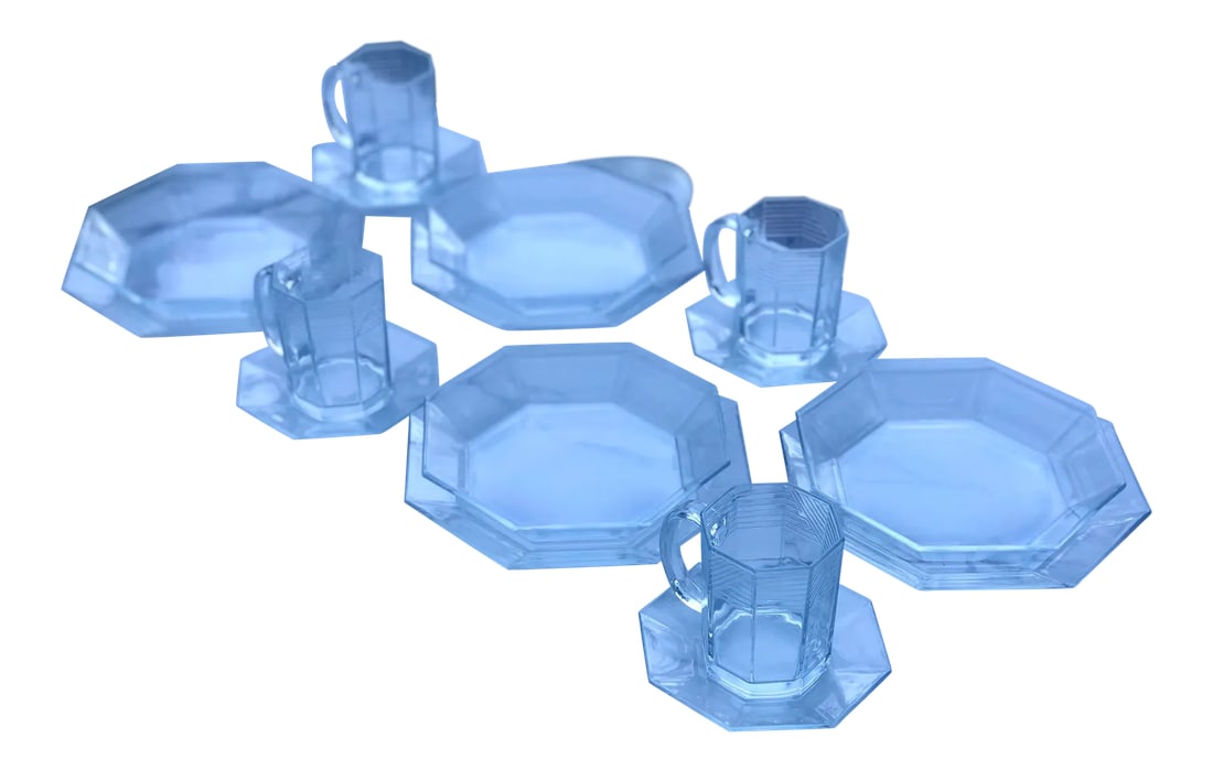French "Octime" Art Deco Luncheon or Dessert Set for Four | Arcoroc, 16 Pieces: Table setting for four to serve a two course meal and coffee or tea. Iconic Arcoroc France Octime set in rare clear glass with Art Deco geometric designs on coffee mugs. Set includes 8.75" dinner plat