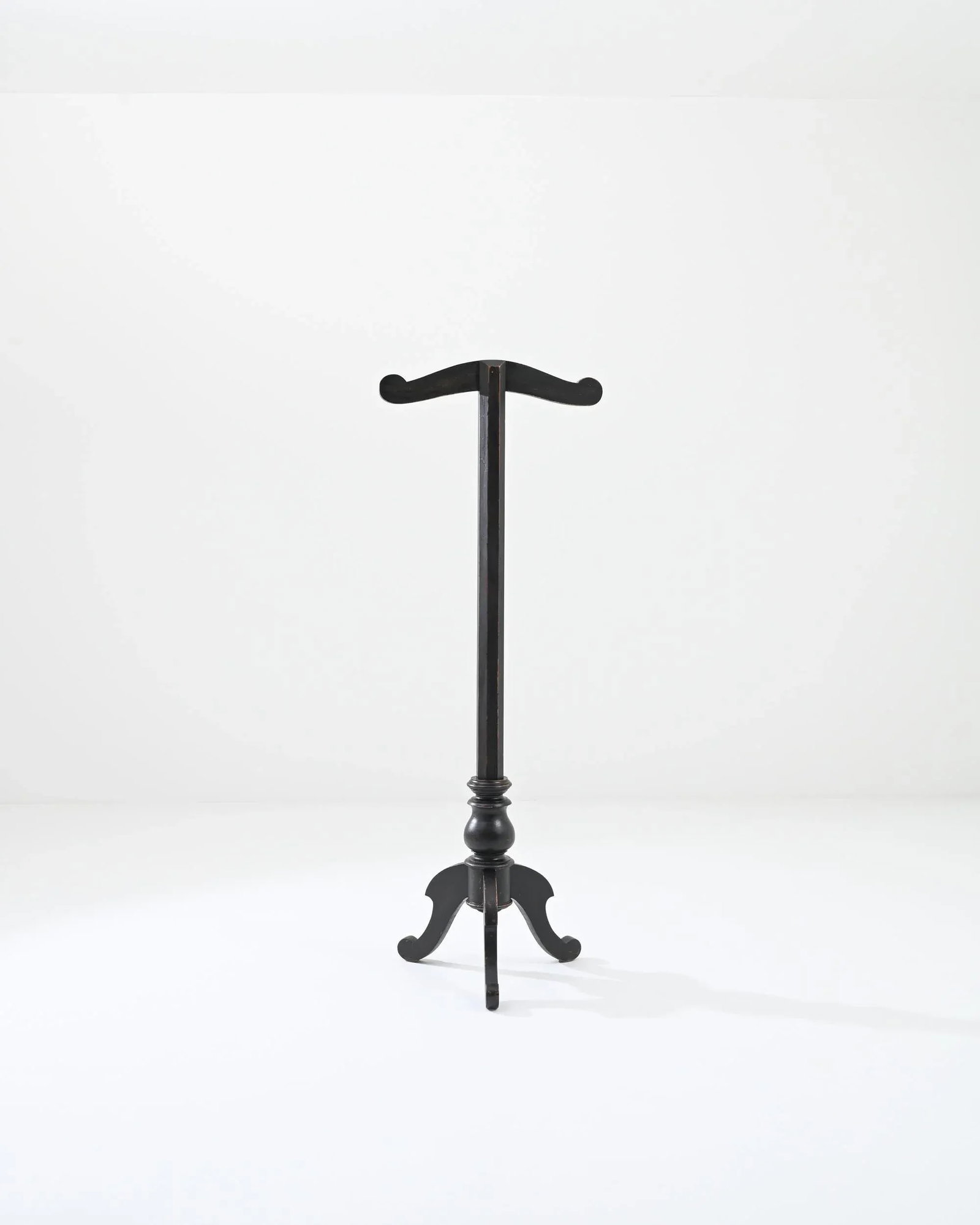 1900s French Wooden Floor Hanger - 10