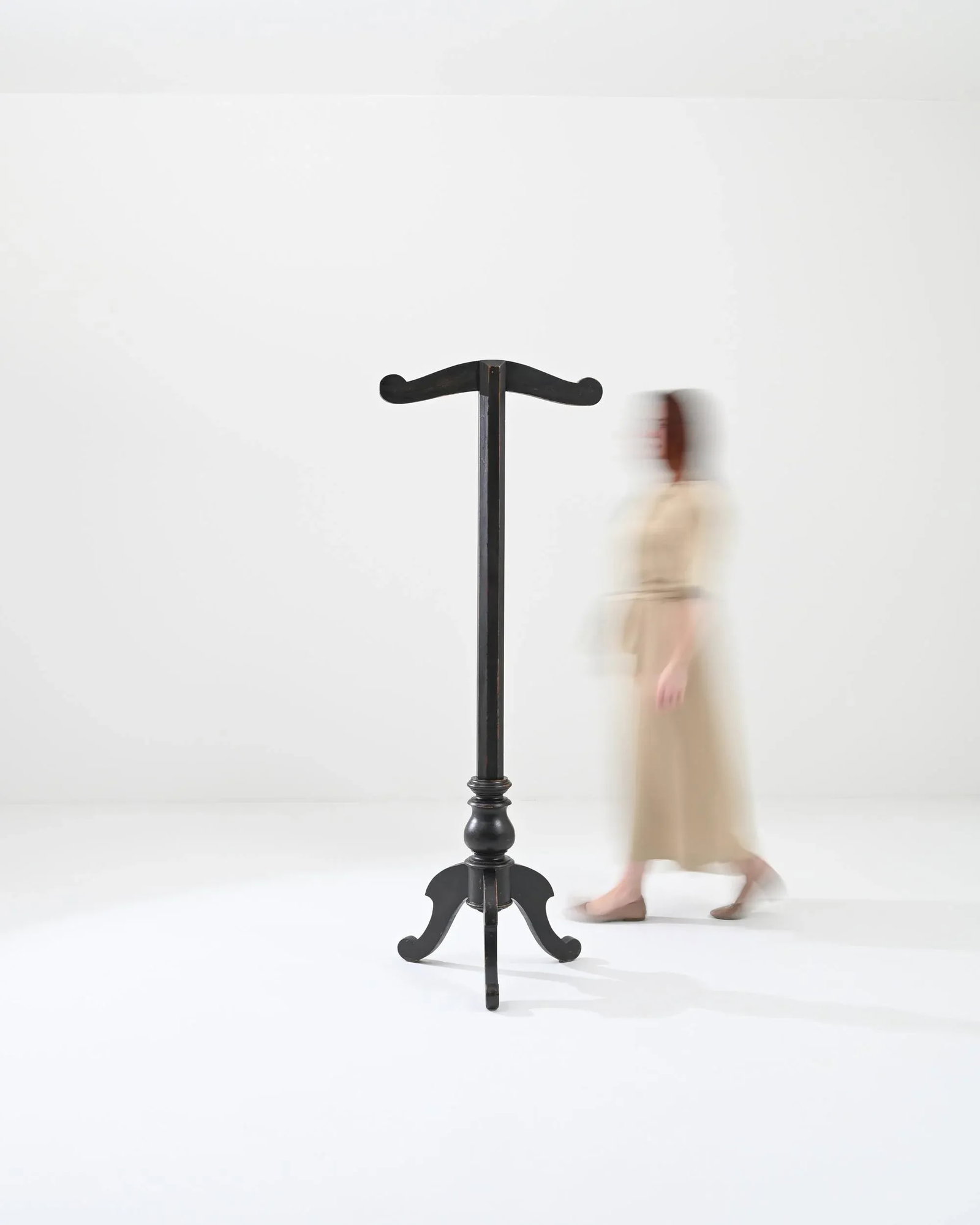 1900s French Wooden Floor Hanger - 11