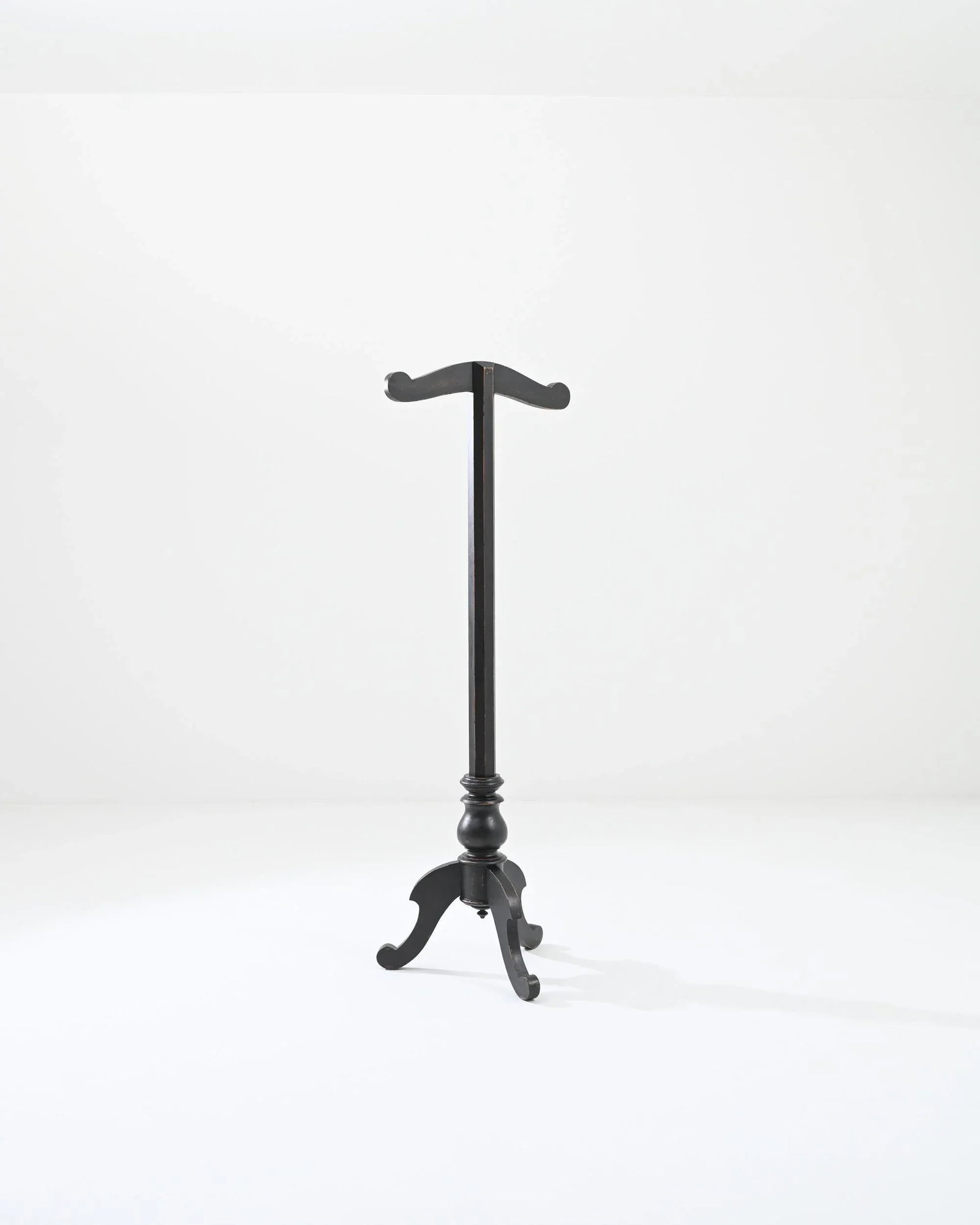 1900s French Wooden Floor Hanger - 12