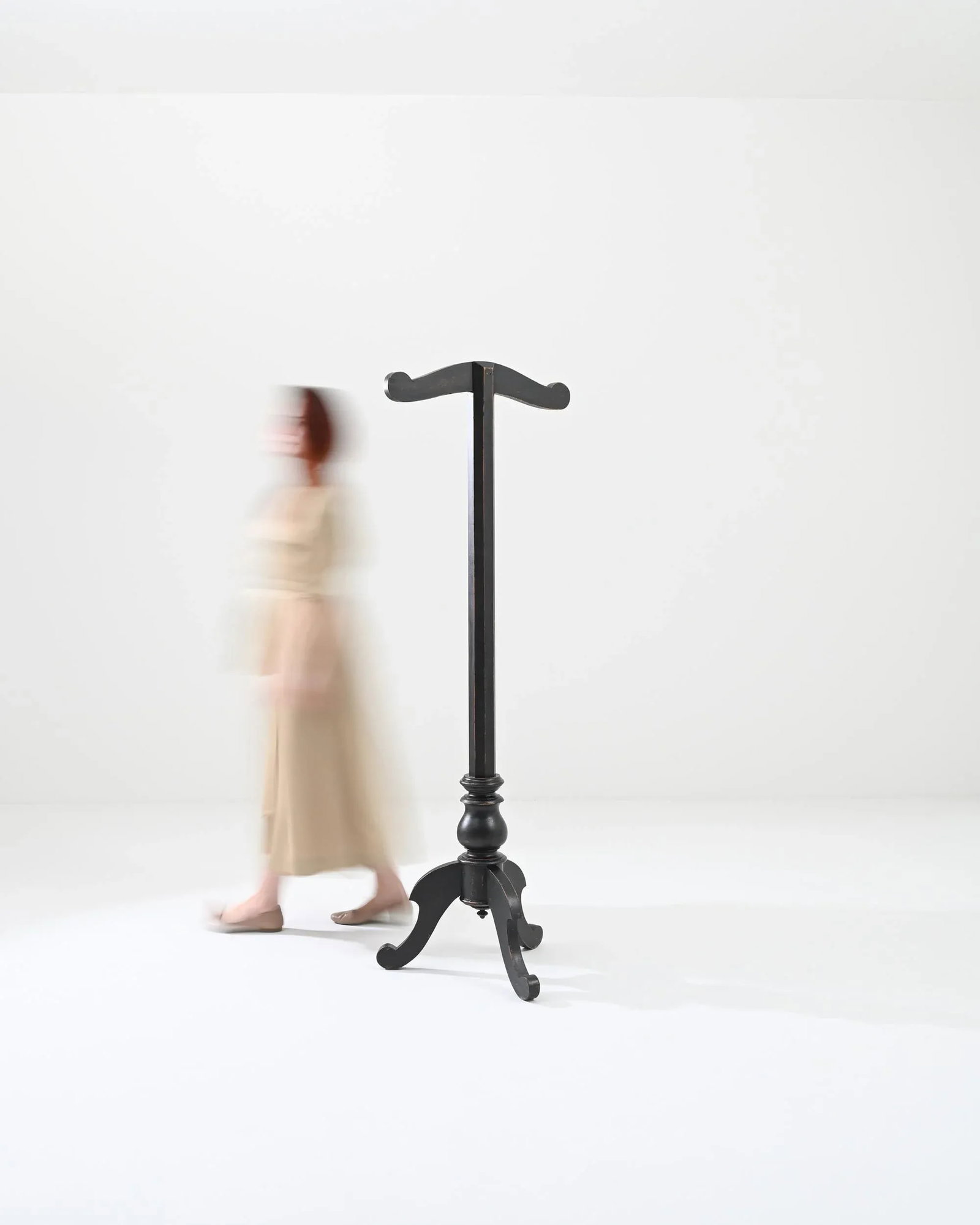 1900s French Wooden Floor Hanger - 2