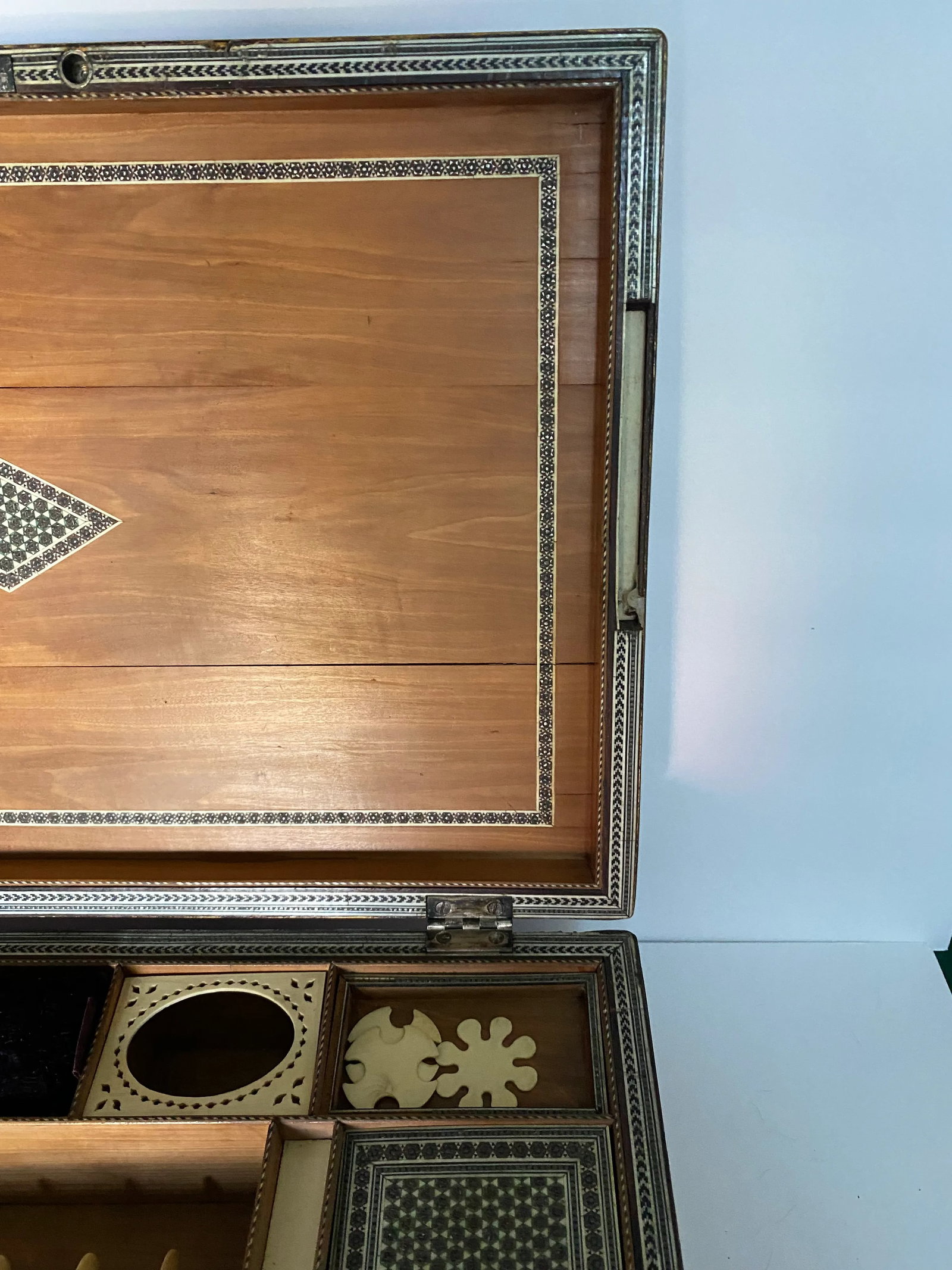 Late 19th Century Antique Red Lacquer Sewing Box - 10