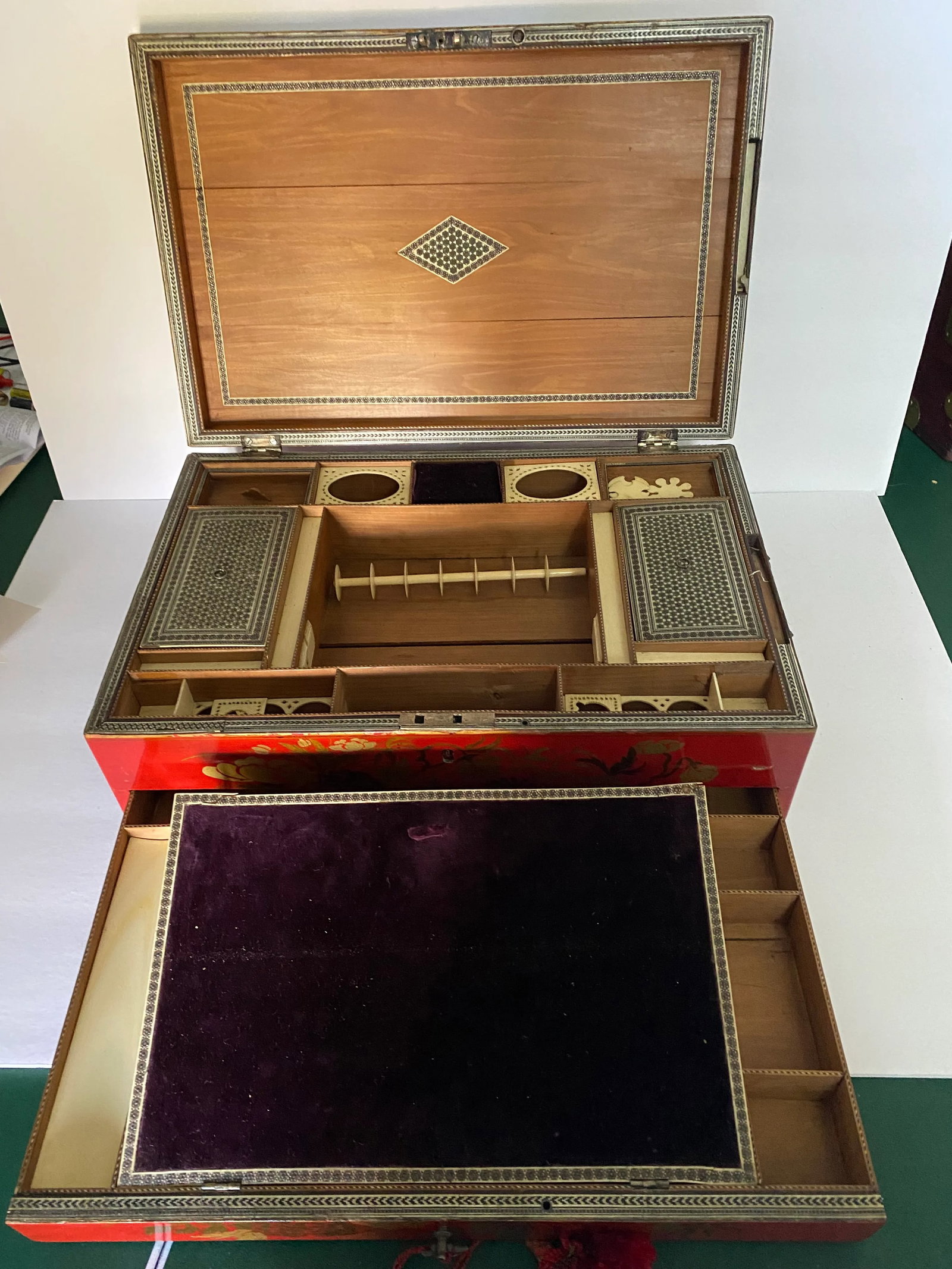 Late 19th Century Antique Red Lacquer Sewing Box - 8