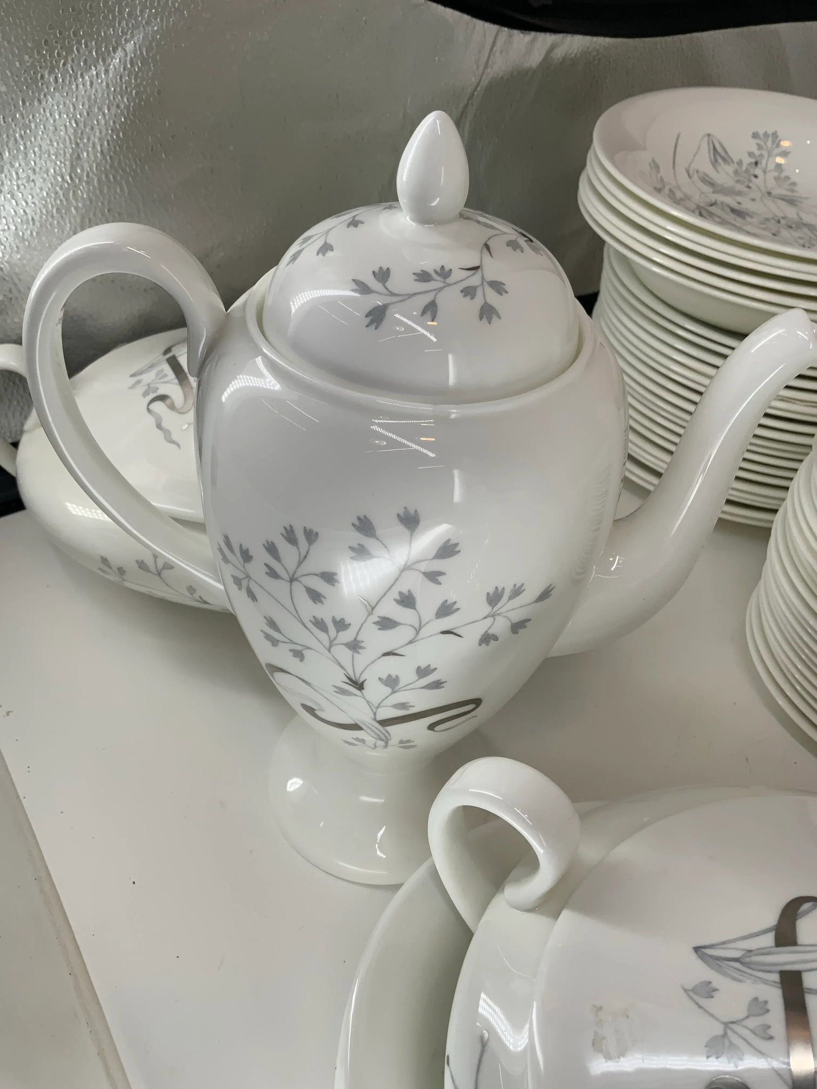 Huge Set of Wedgwood Bone China in Wild Oats Pattern - 10