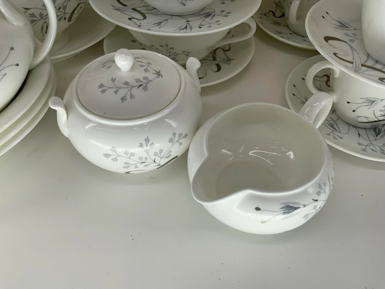 Huge Set of Wedgwood Bone China in Wild Oats Pattern - 11