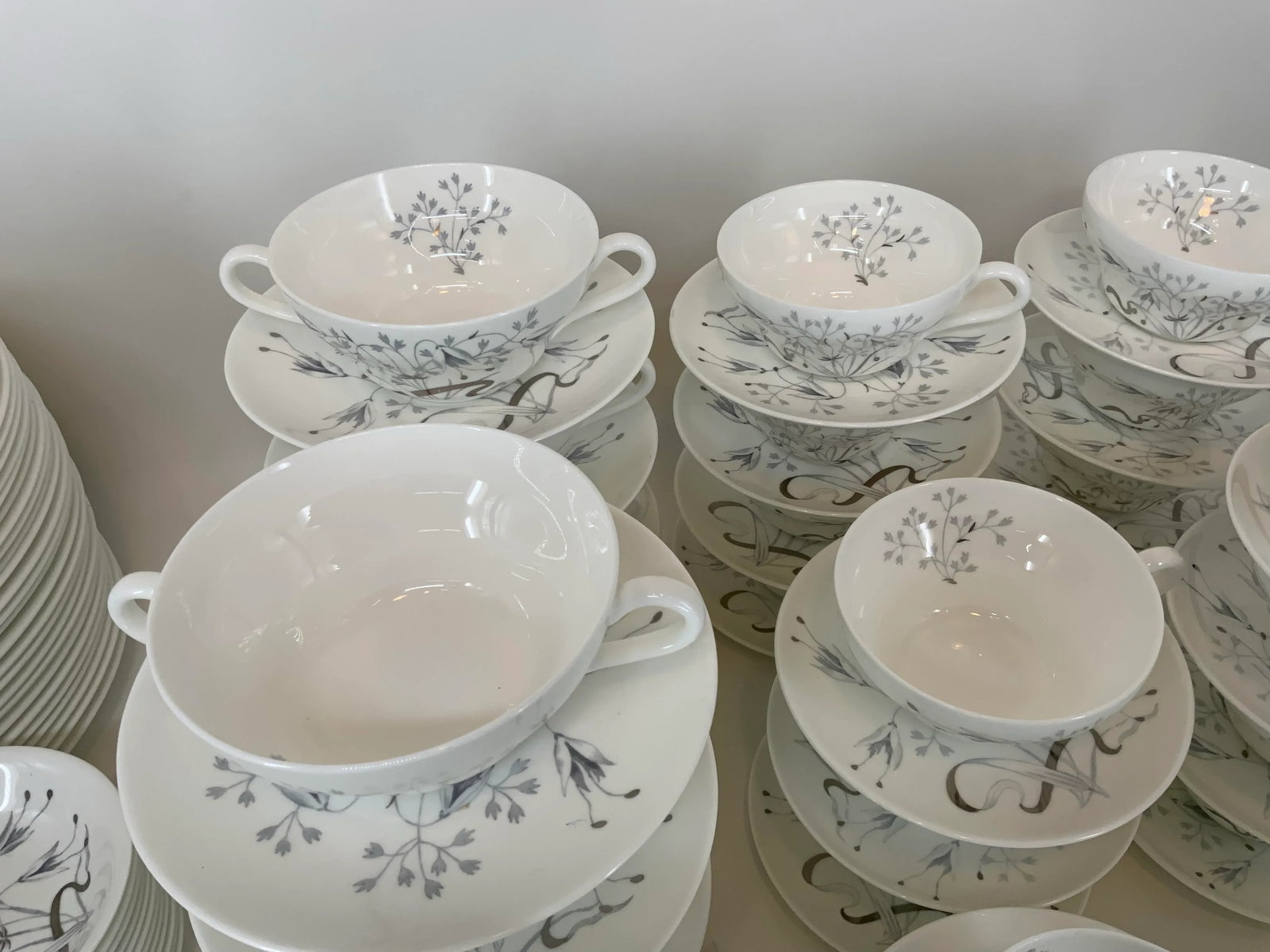 Huge Set of Wedgwood Bone China in Wild Oats Pattern - 7