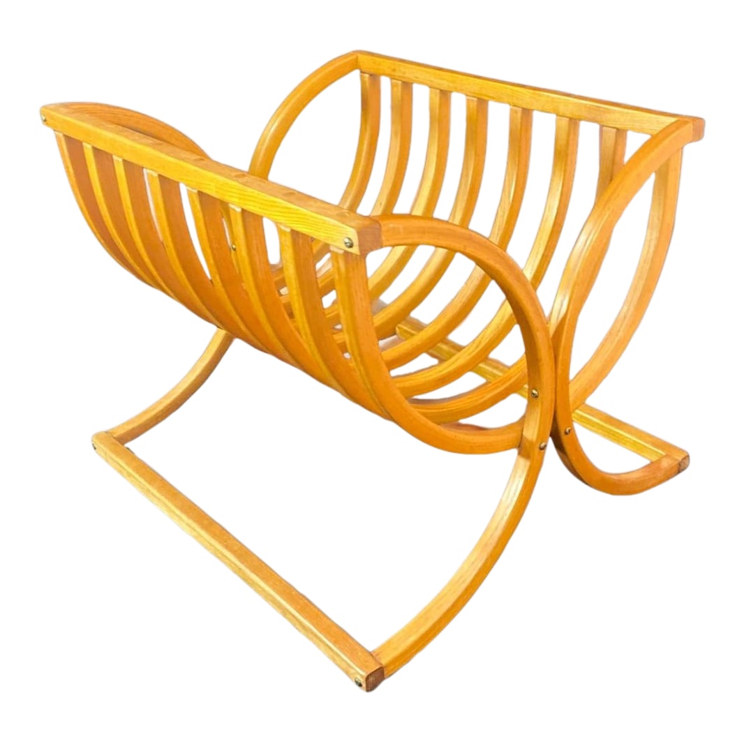 Mid-Century Vermont Tubbs-Style Bentwood Magazine Rack: Mid-Century Magazine Rack, Bentwood. In the style of Vermont Tubbs. Beautiful clean lines and excellent handcrafted artistry. Condition: Alterations: Original Condition Unaltered Imperfections: Some