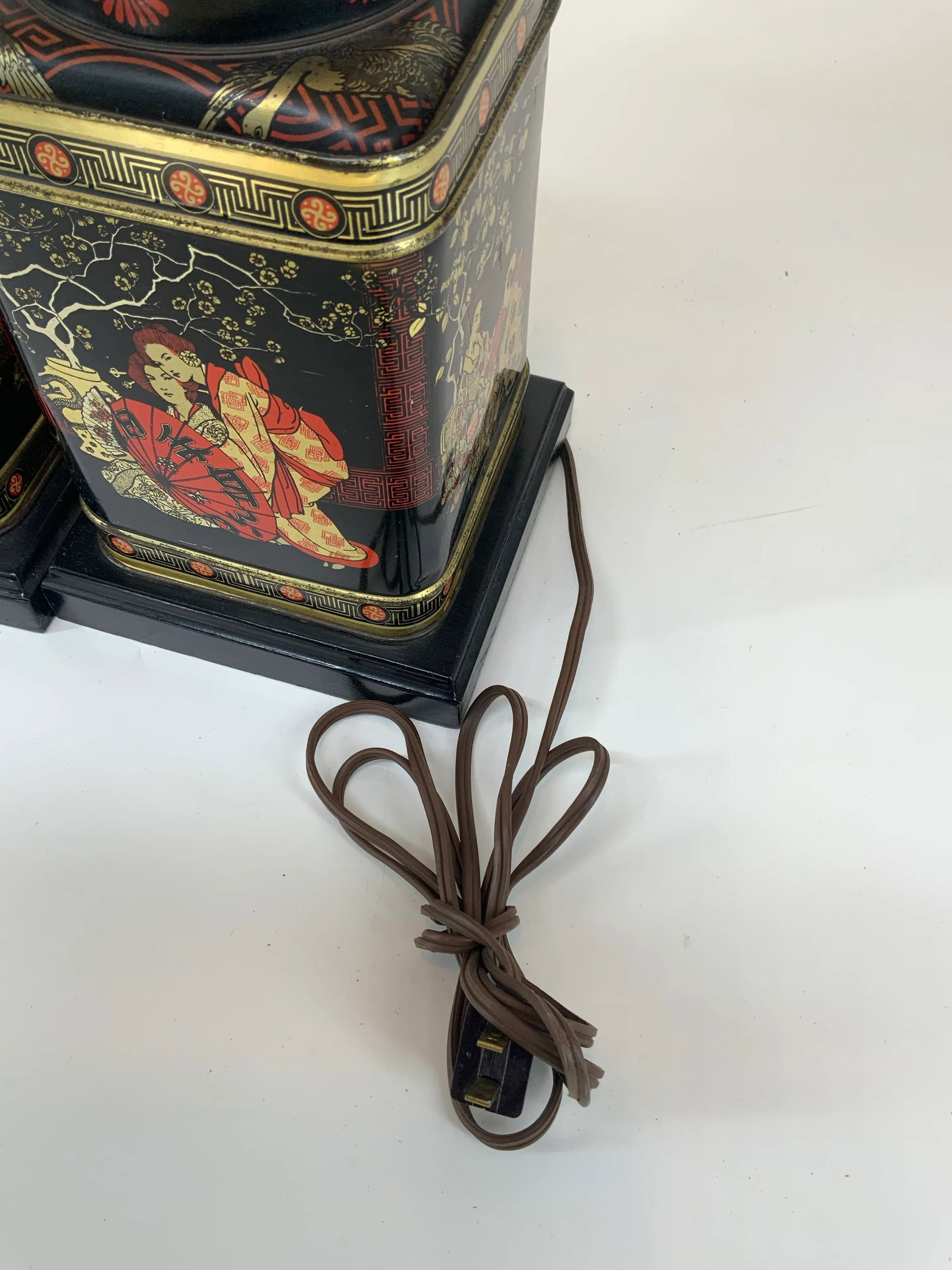 Pair of Vintage English Tole Tea Caddy Chinoiserie Table Lamps - 10