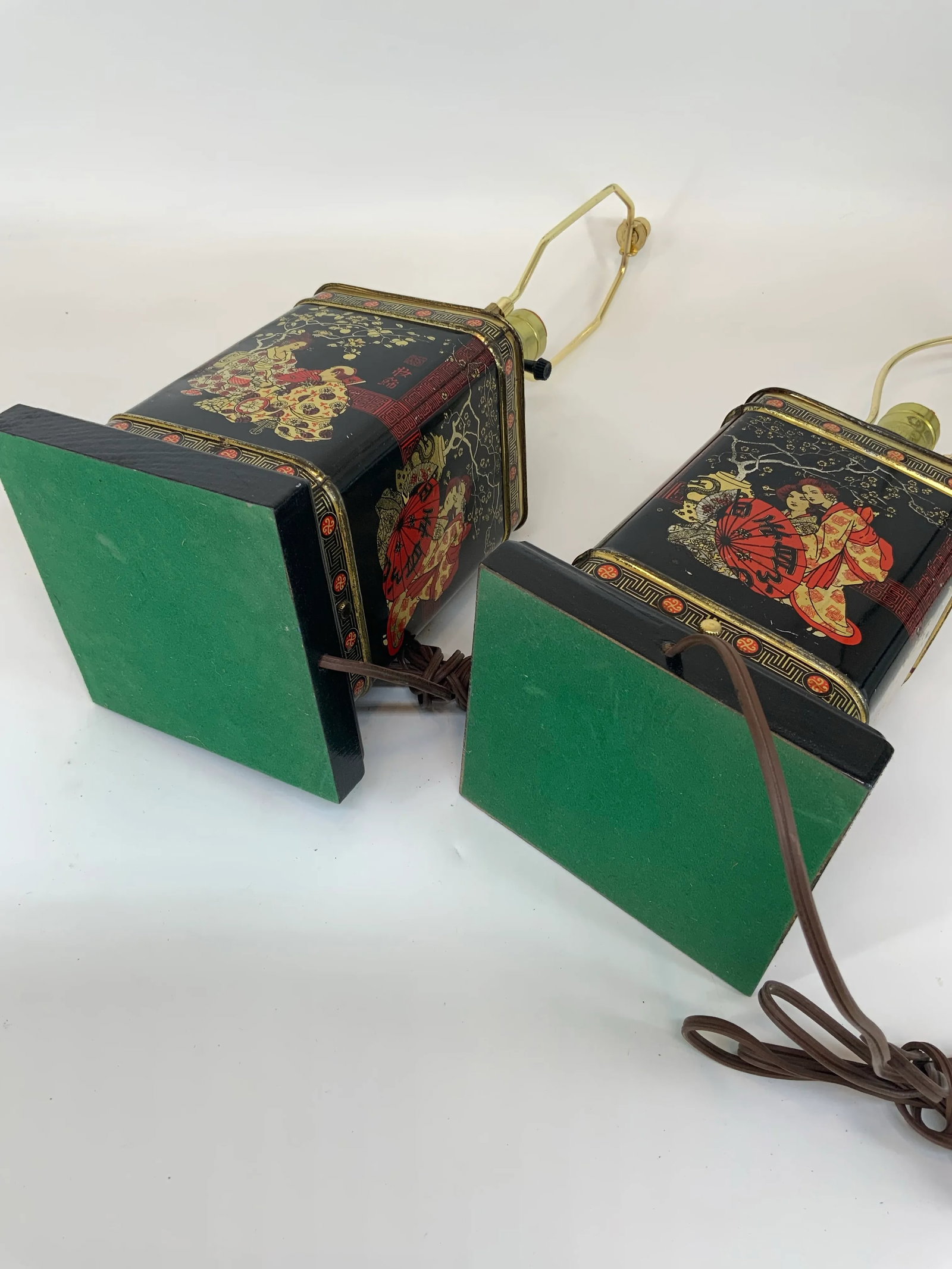 Pair of Vintage English Tole Tea Caddy Chinoiserie Table Lamps - 11