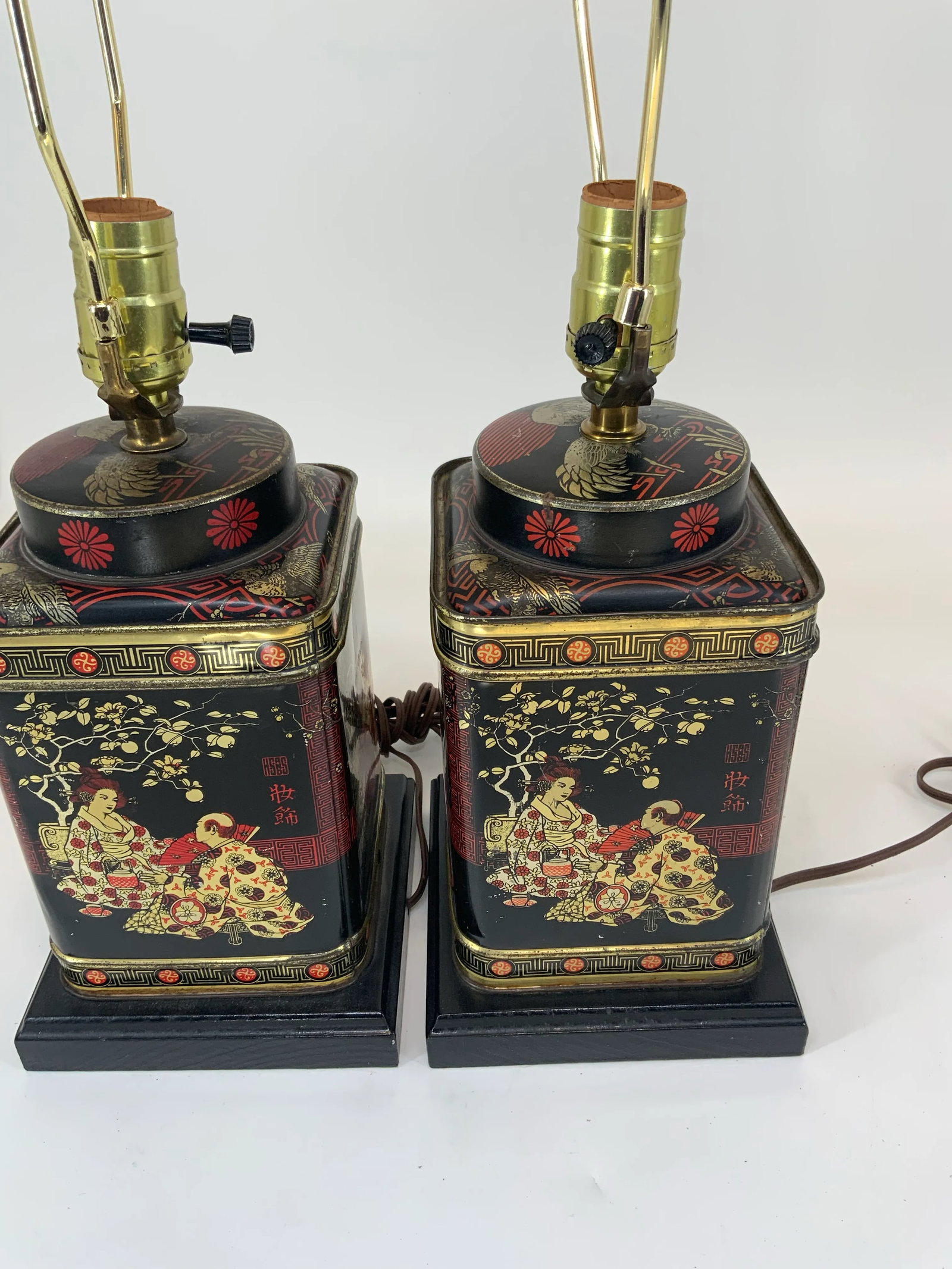 Pair of Vintage English Tole Tea Caddy Chinoiserie Table Lamps - 3