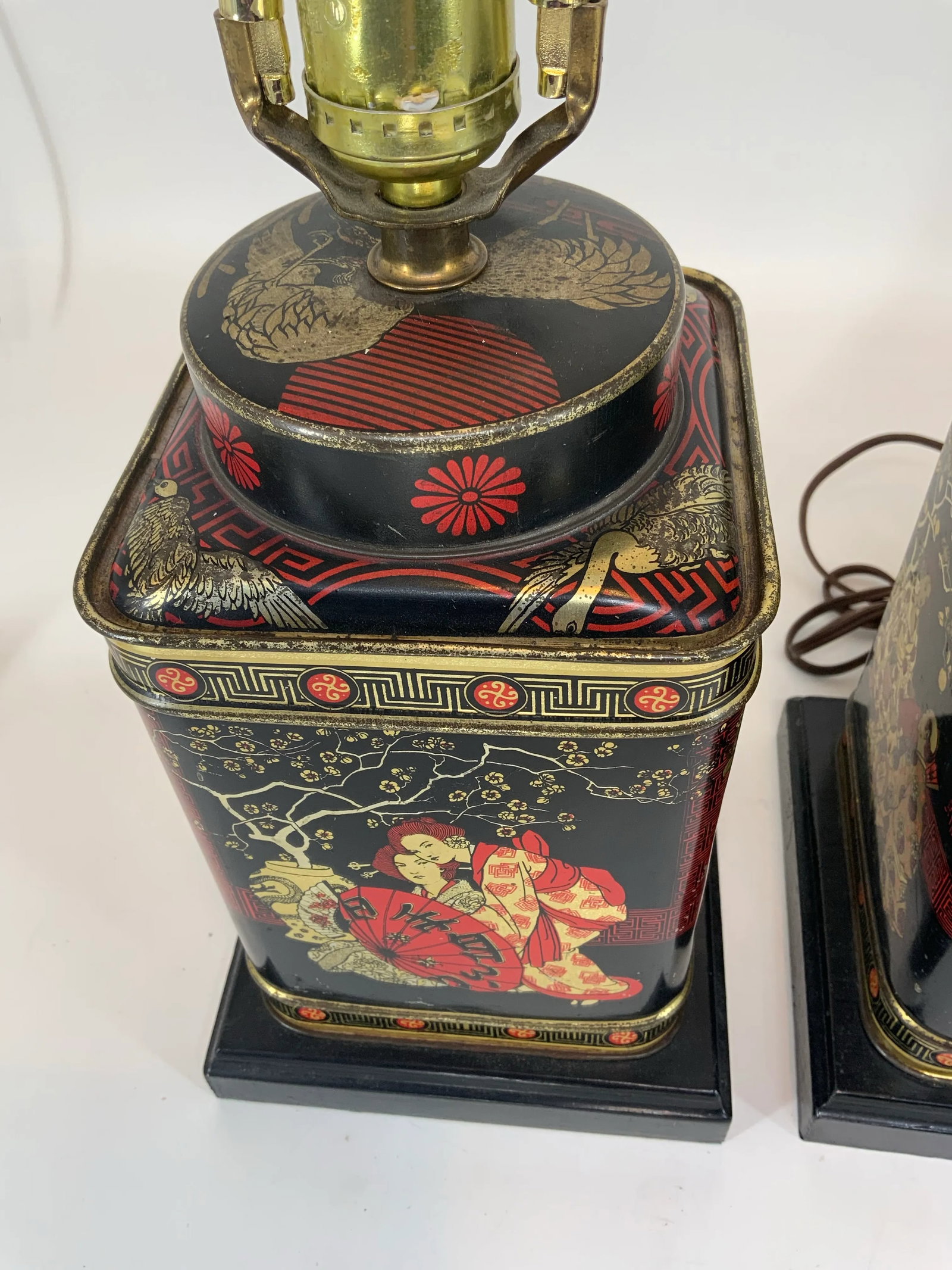 Pair of Vintage English Tole Tea Caddy Chinoiserie Table Lamps - 4