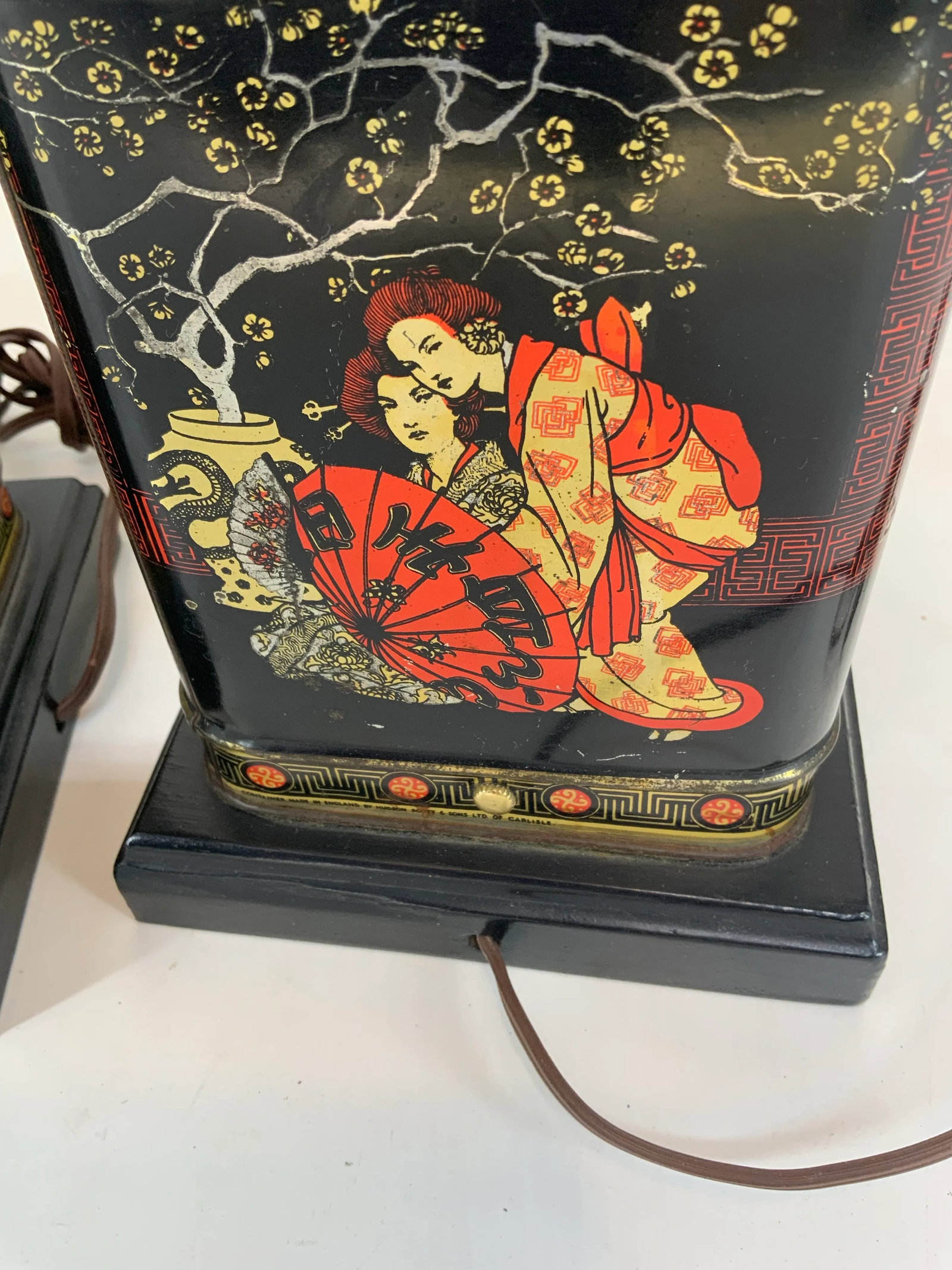 Pair of Vintage English Tole Tea Caddy Chinoiserie Table Lamps - 6