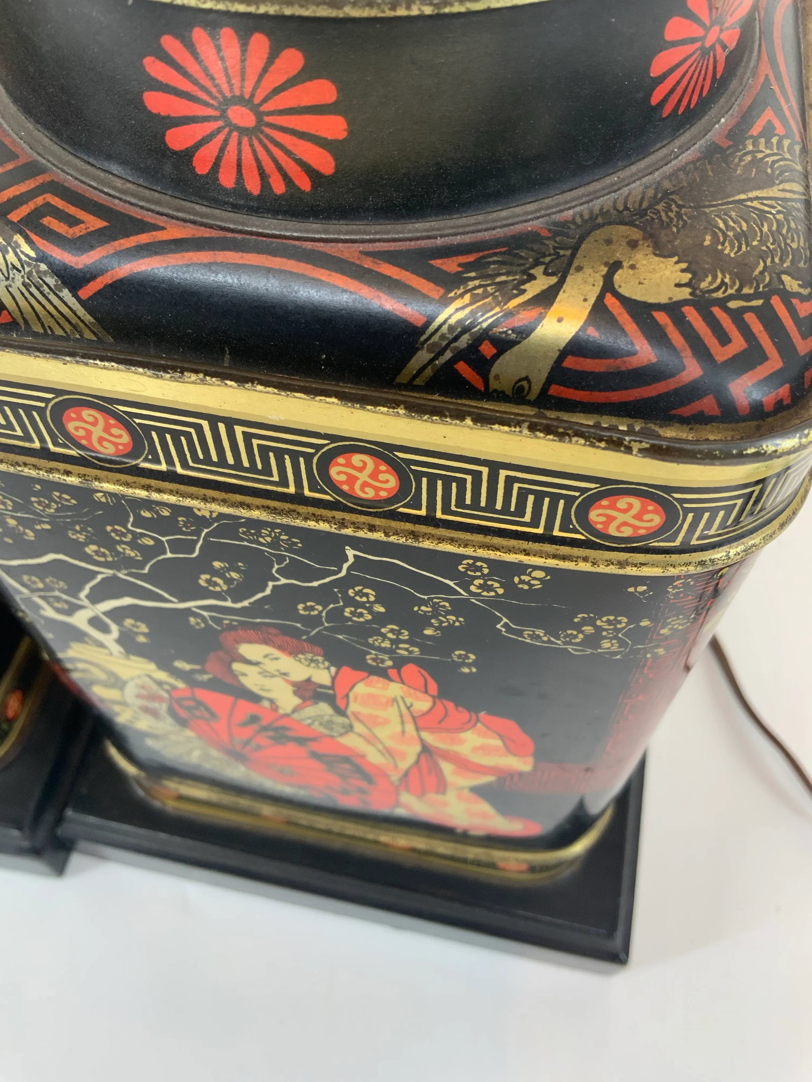 Pair of Vintage English Tole Tea Caddy Chinoiserie Table Lamps - 9