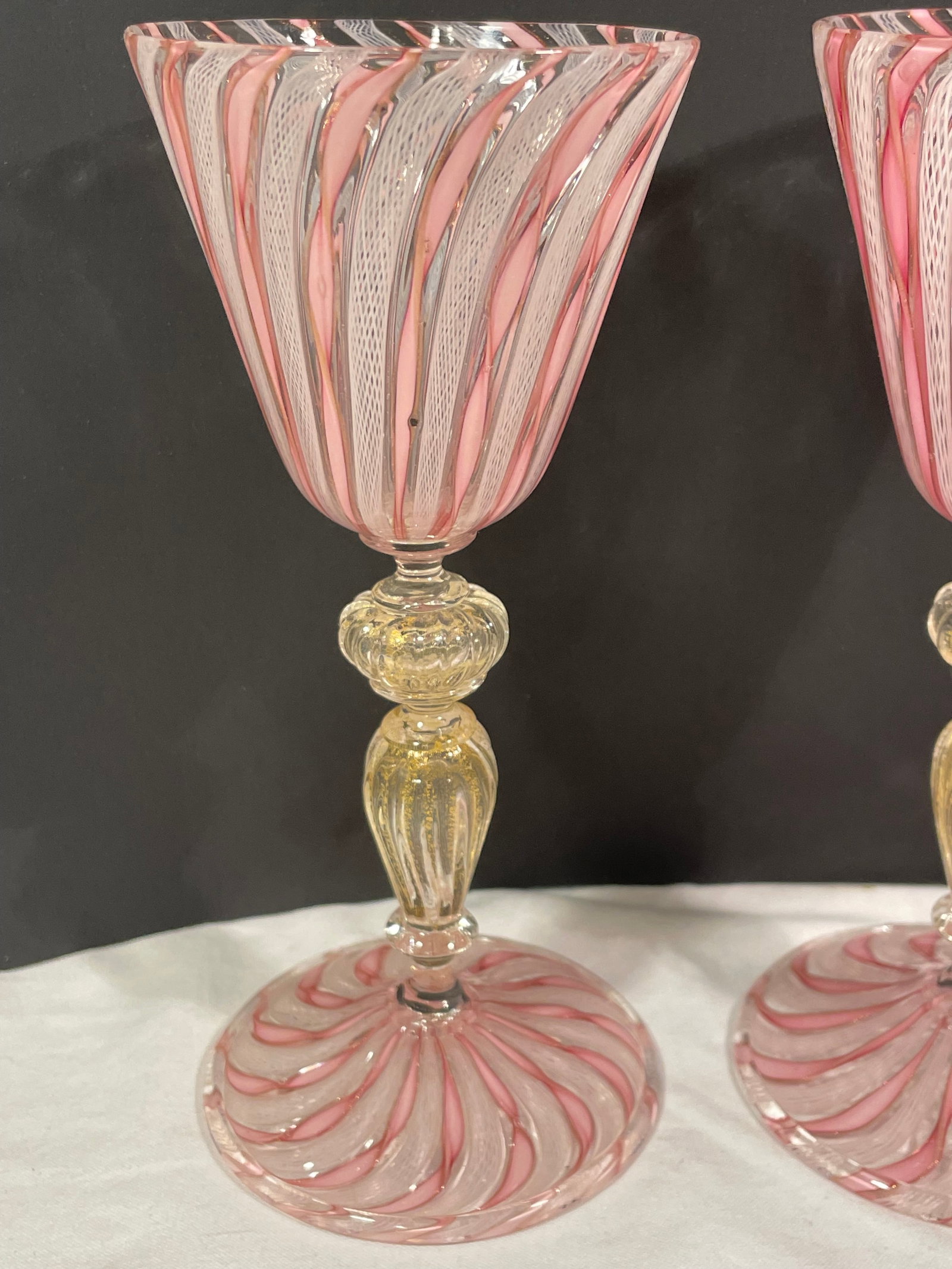 Set of 2 Zanfirico Salviati Murano Style Pink Ribbon Glass Gold Dust Wine Glasses - 3