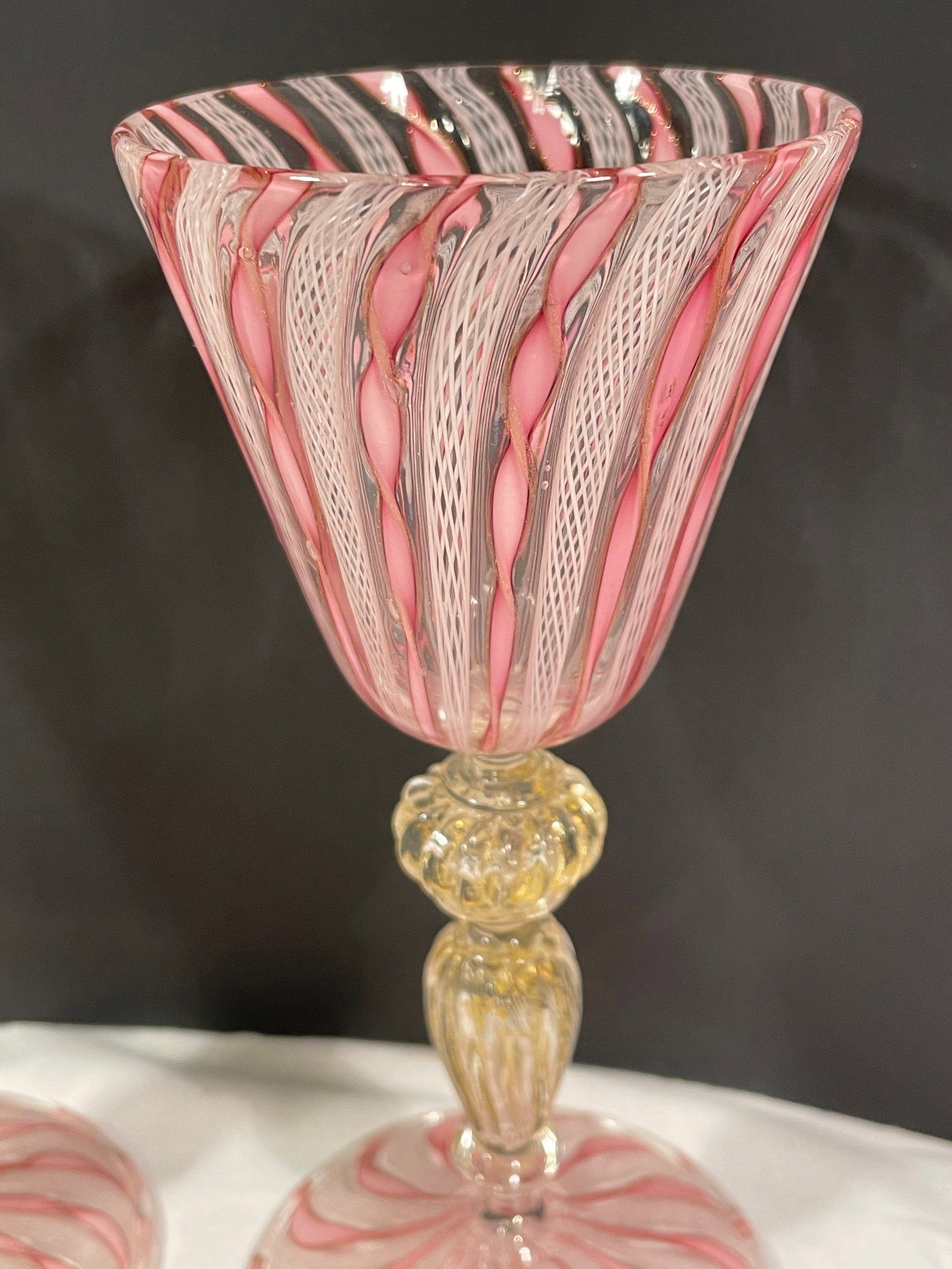 Set of 2 Zanfirico Salviati Murano Style Pink Ribbon Glass Gold Dust Wine Glasses - 6