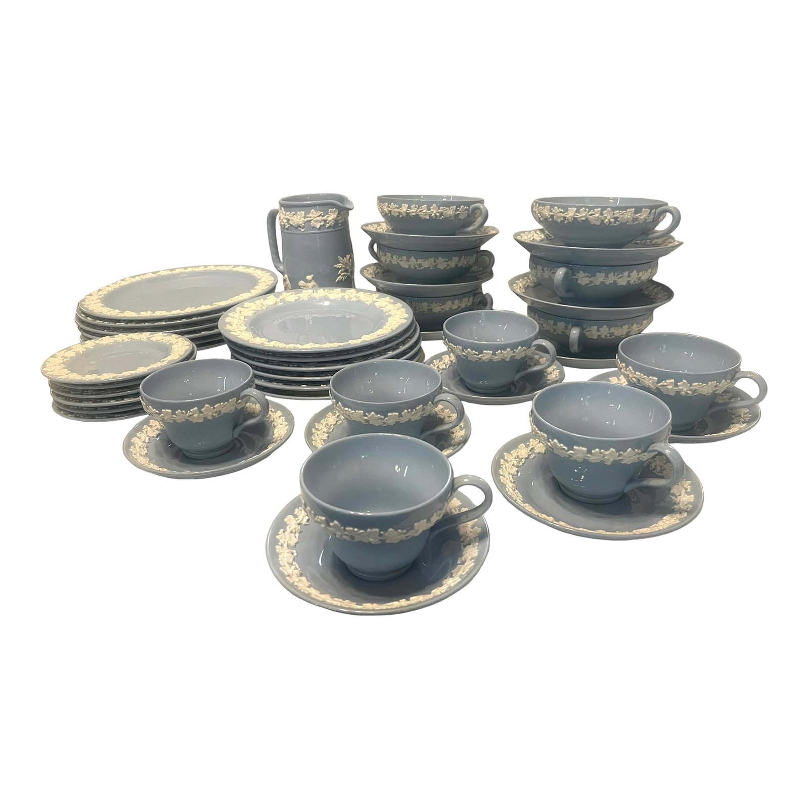 1950s Wedgewood of Etruria & Barlaston England Queensware Dinnerware Set- 43 Pieces (1 of 8)