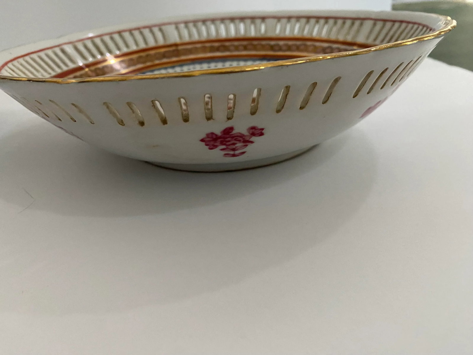 Pair of 1980s Chinese Export Armorial Bowls - 3