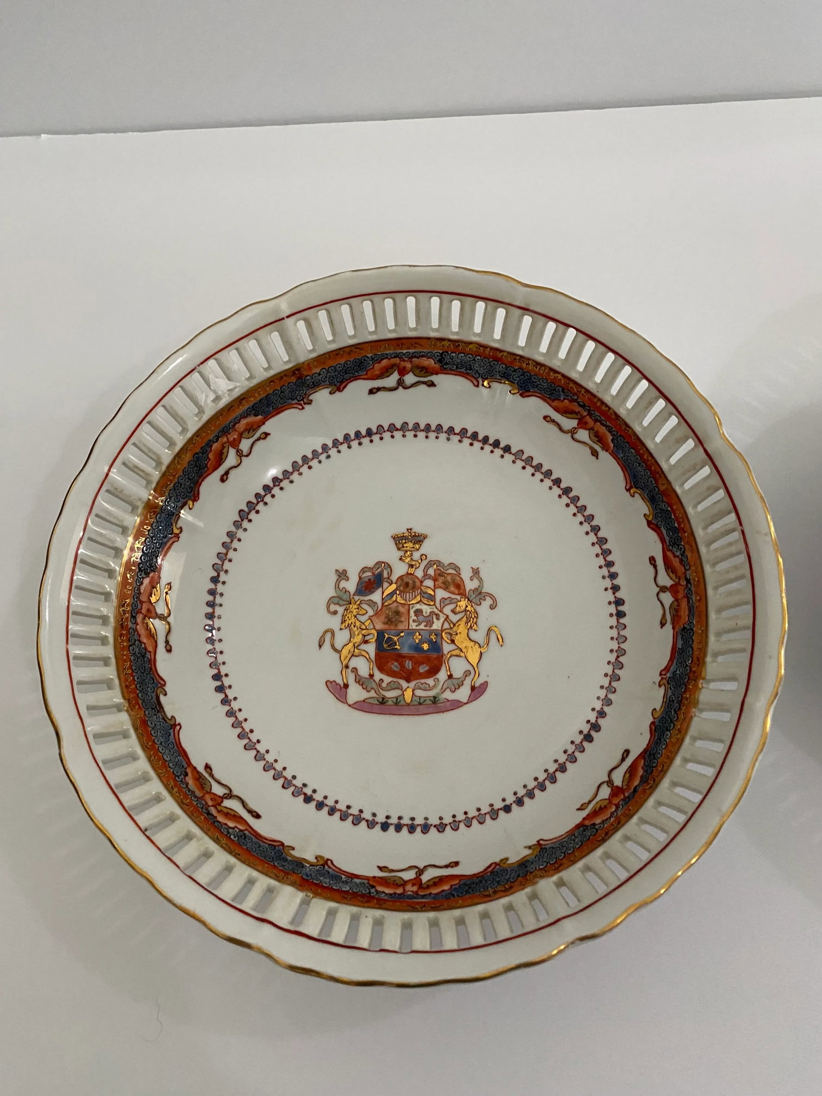 Pair of 1980s Chinese Export Armorial Bowls - 5