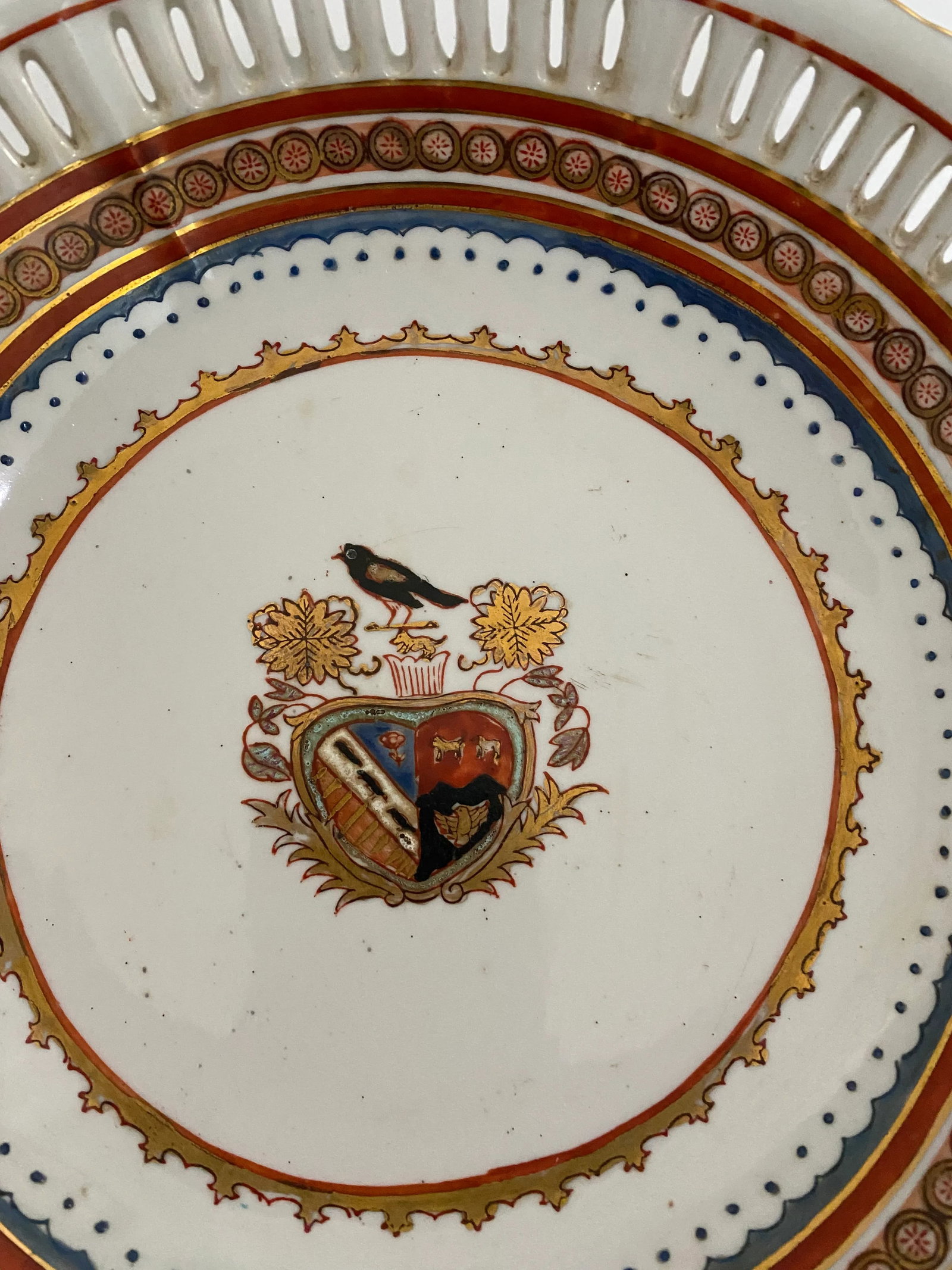 Pair of 1980s Chinese Export Armorial Bowls - 8