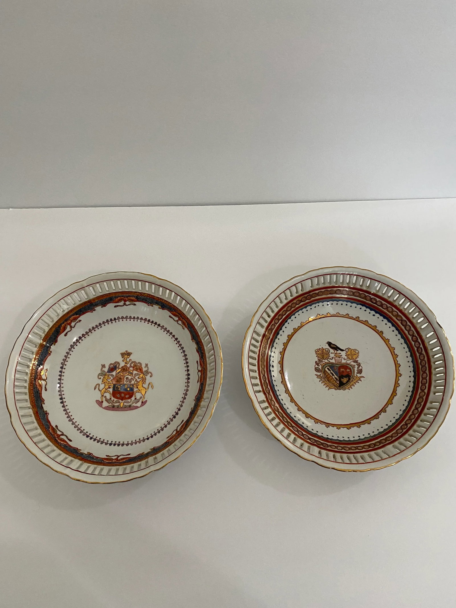 Pair of 1980s Chinese Export Armorial Bowls - 9