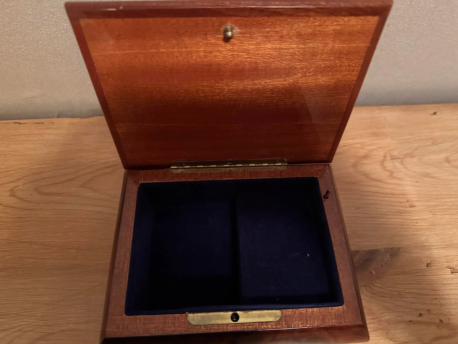 1970s Italian Wooden Music Box With Decorative Inlay Floral Design Plays "Love Story" - 3