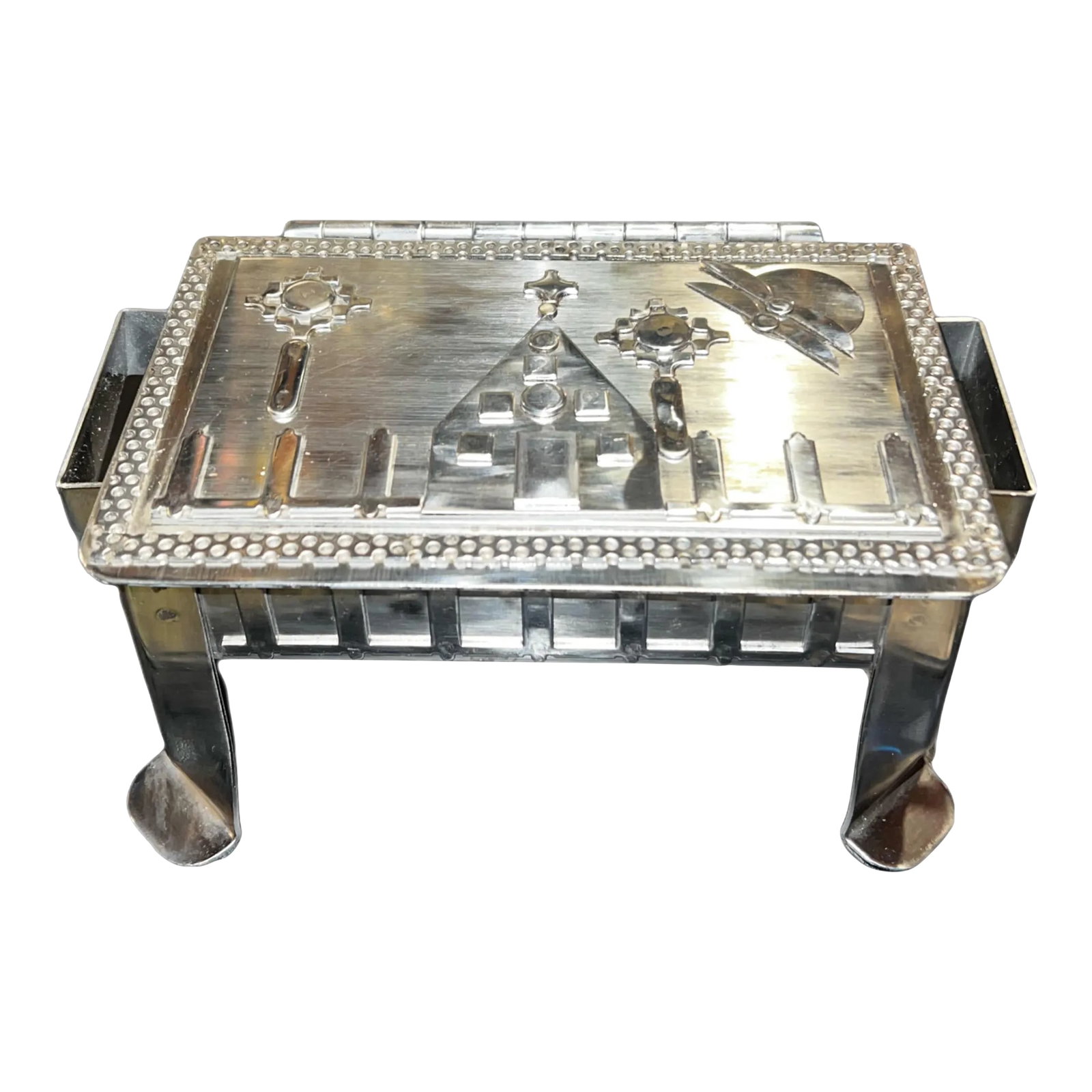 Signed Stanley Szwarc Modernist Industrial Stainless Steel Metalwork Jewelry & Trinket Box, 2009: This handcrafted stainless steel trinket box was made by the late Stanley Szwarc, a modern metalworker known for his unusual yet unique design style. Suitable to be used as a jewelry box or to store