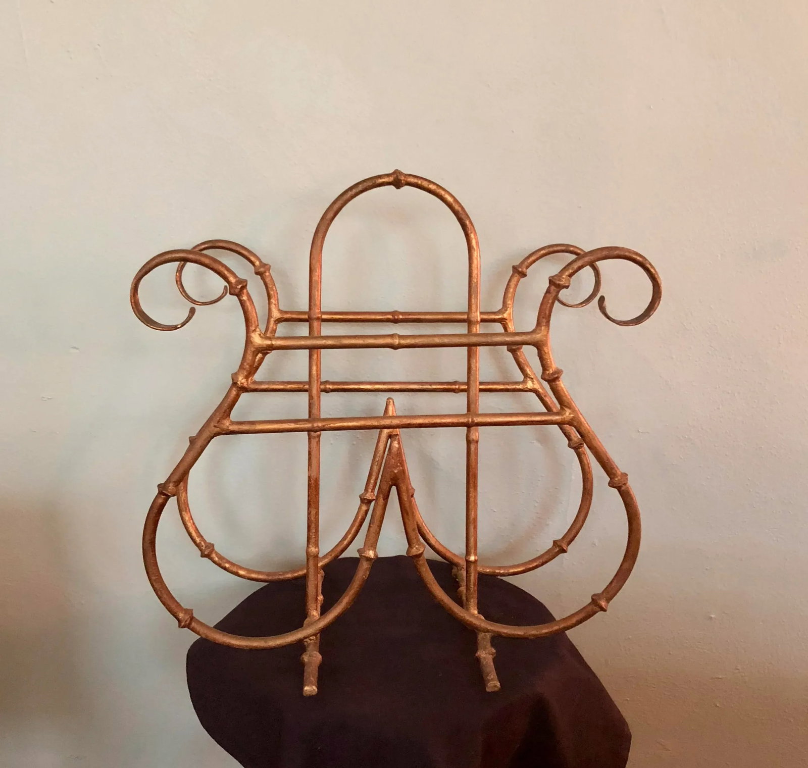 1950s Vintage Hollywood Regency Faux Bamboo Magazine Rack - 2