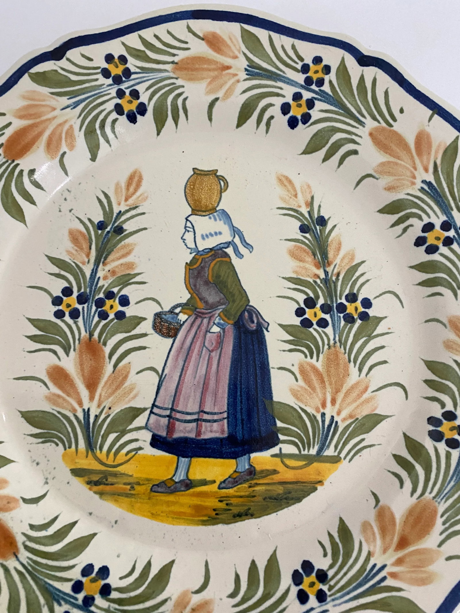 Pair of Vintage Italian Handpainted Faience Plates - 7