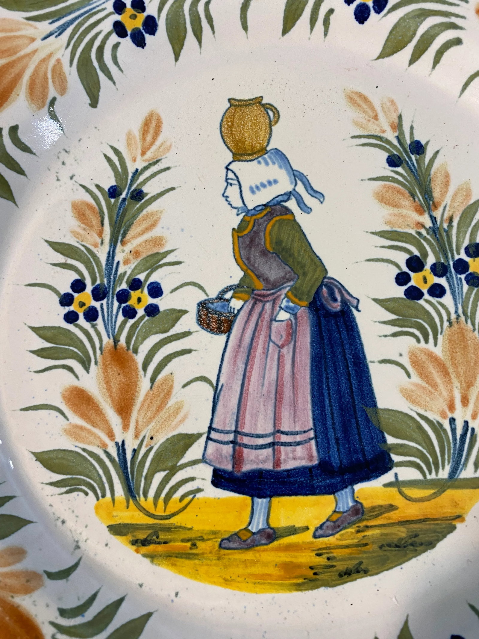 Pair of Vintage Italian Handpainted Faience Plates - 8