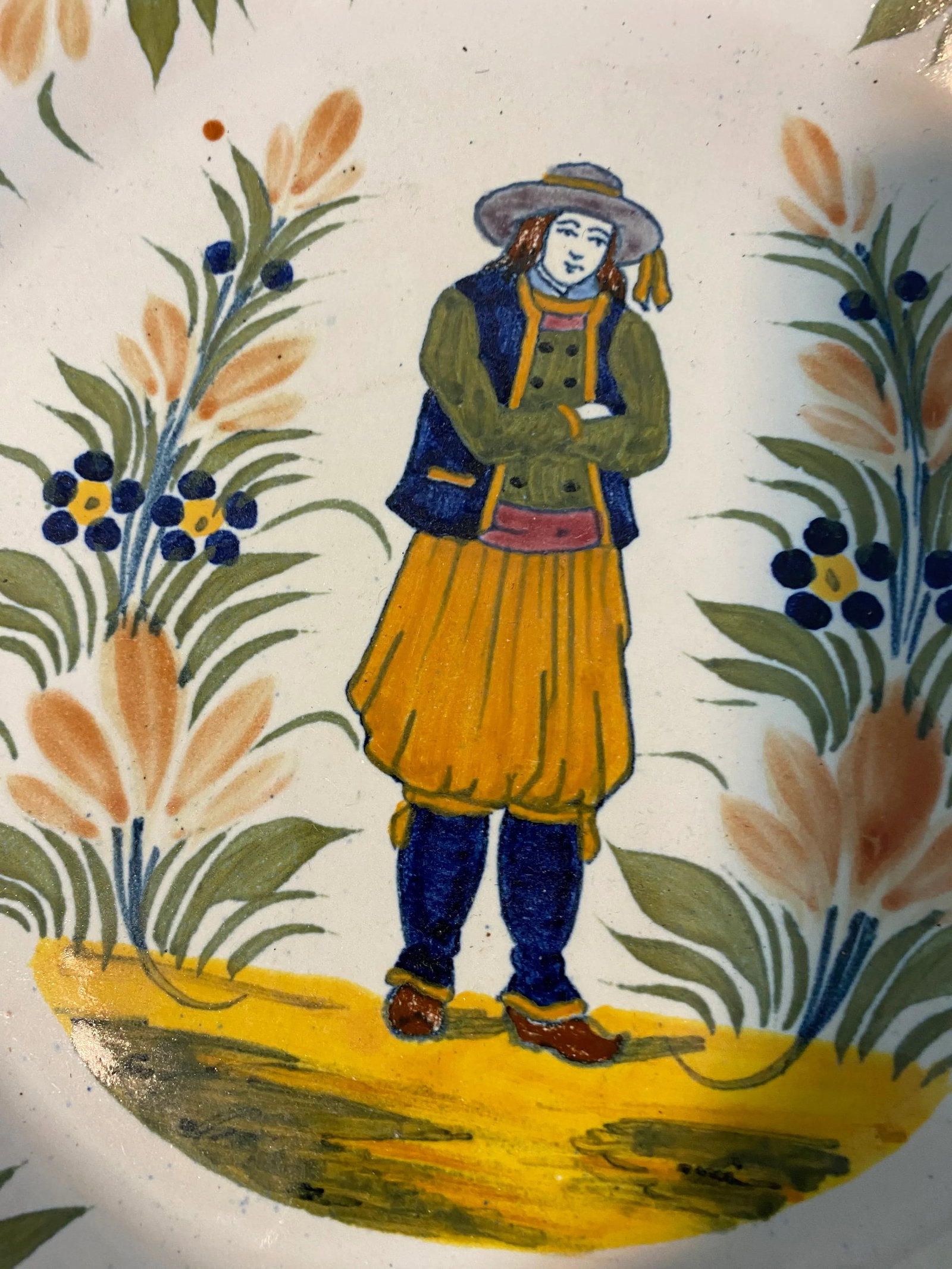 Pair of Vintage Italian Handpainted Faience Plates - 9