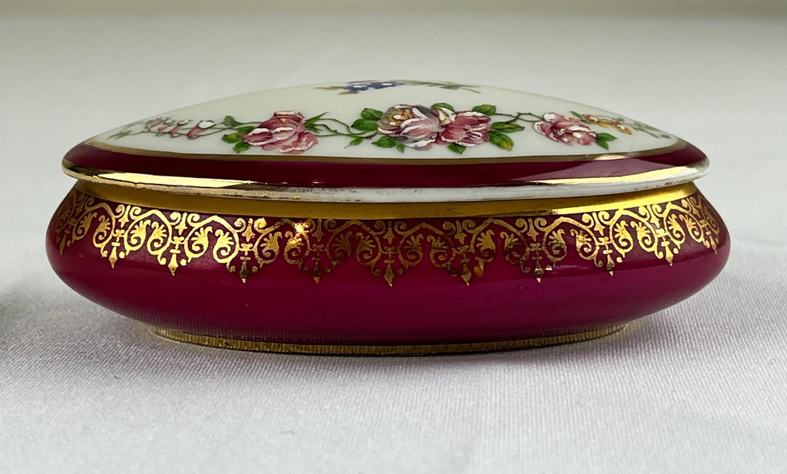 Late 20th Century French Limoge Trinket Box by Rehaussee Main - 2