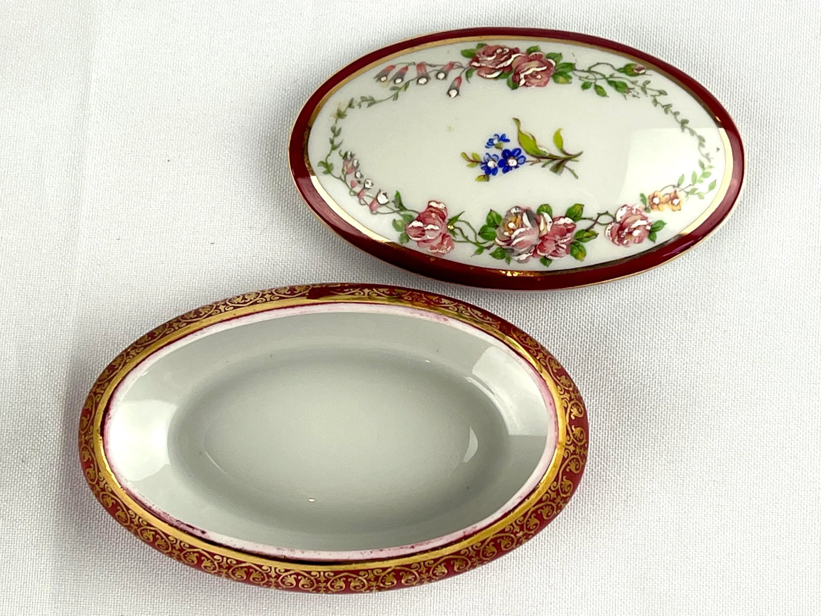 Late 20th Century French Limoge Trinket Box by Rehaussee Main - 4
