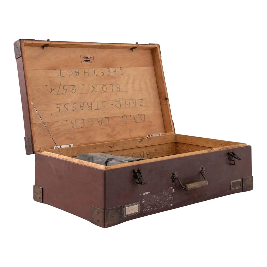 20th Century German Plein-Air-Artist's Wooden Case: This 20th-century wooden case is a genuine gem for enthusiasts of plein-air art sessions. Handcrafted in Germany, the suitcase is protected by metal corners that accentuate its platonic shape. The