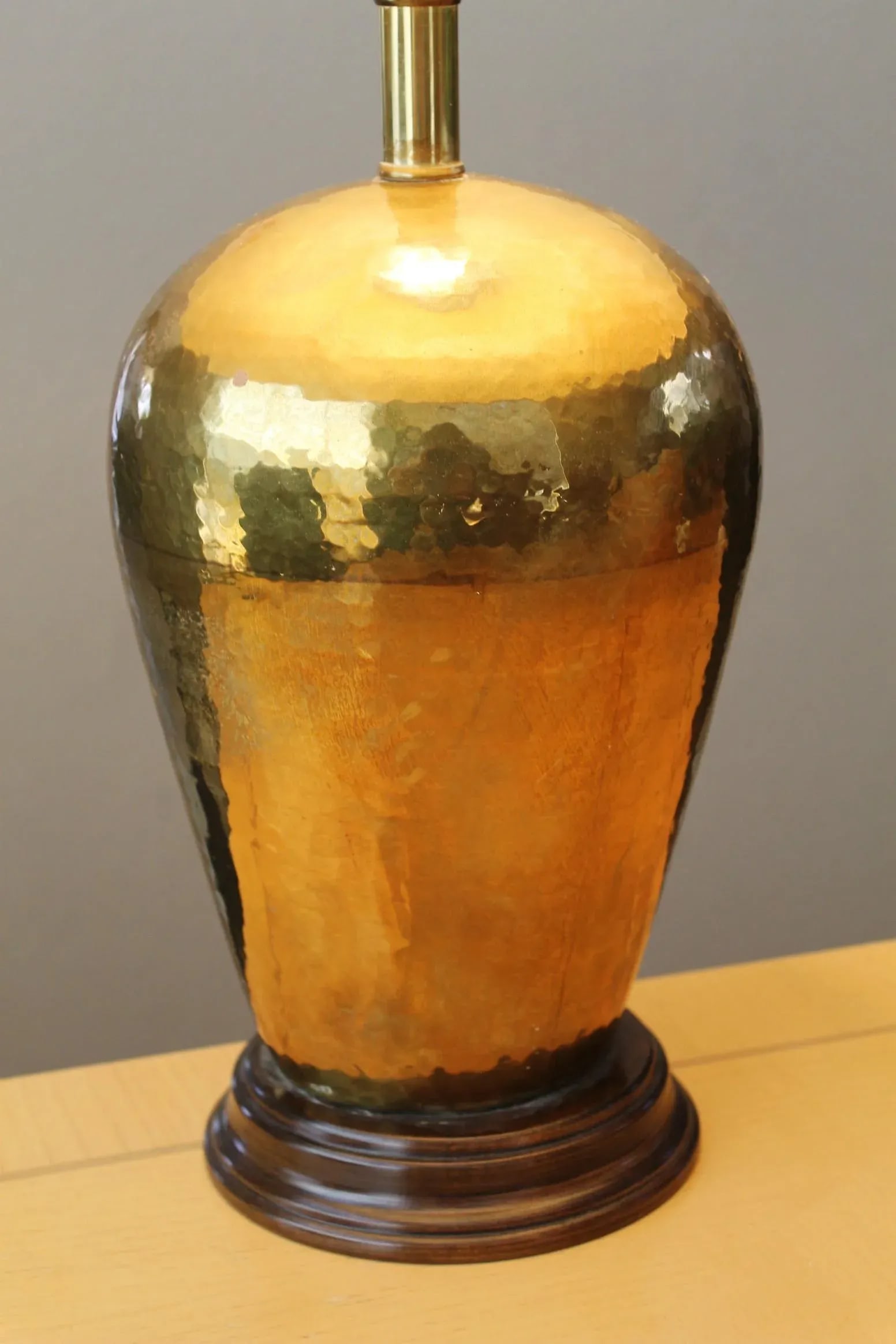 Late 20th Century Hammered Brass Chinese Table Lamp and Silk Shade - 3