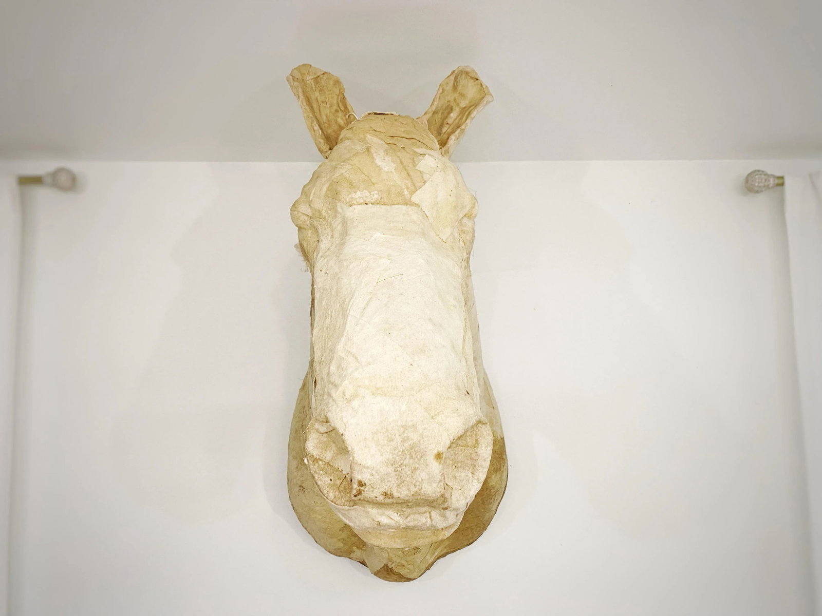 Handcrafted Life-Size Head Mounted Horse Head Faux Taxidermy Equestrian Horse Wall Decor Sculpture - 3