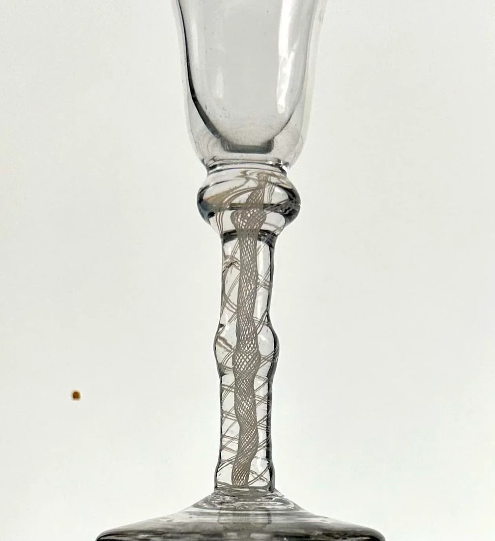 Mid 18th Century George III Double Knopped Double Series Air Twist Wine Glass - 2