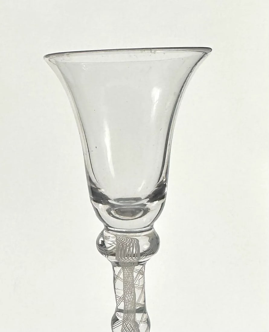 Mid 18th Century George III Double Knopped Double Series Air Twist Wine Glass - 3